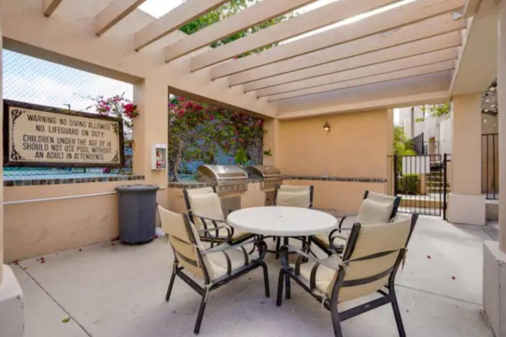 Top corner floor 2-Story La Jolla luxury condo central to UTC mall and La Jolla beaches view 5