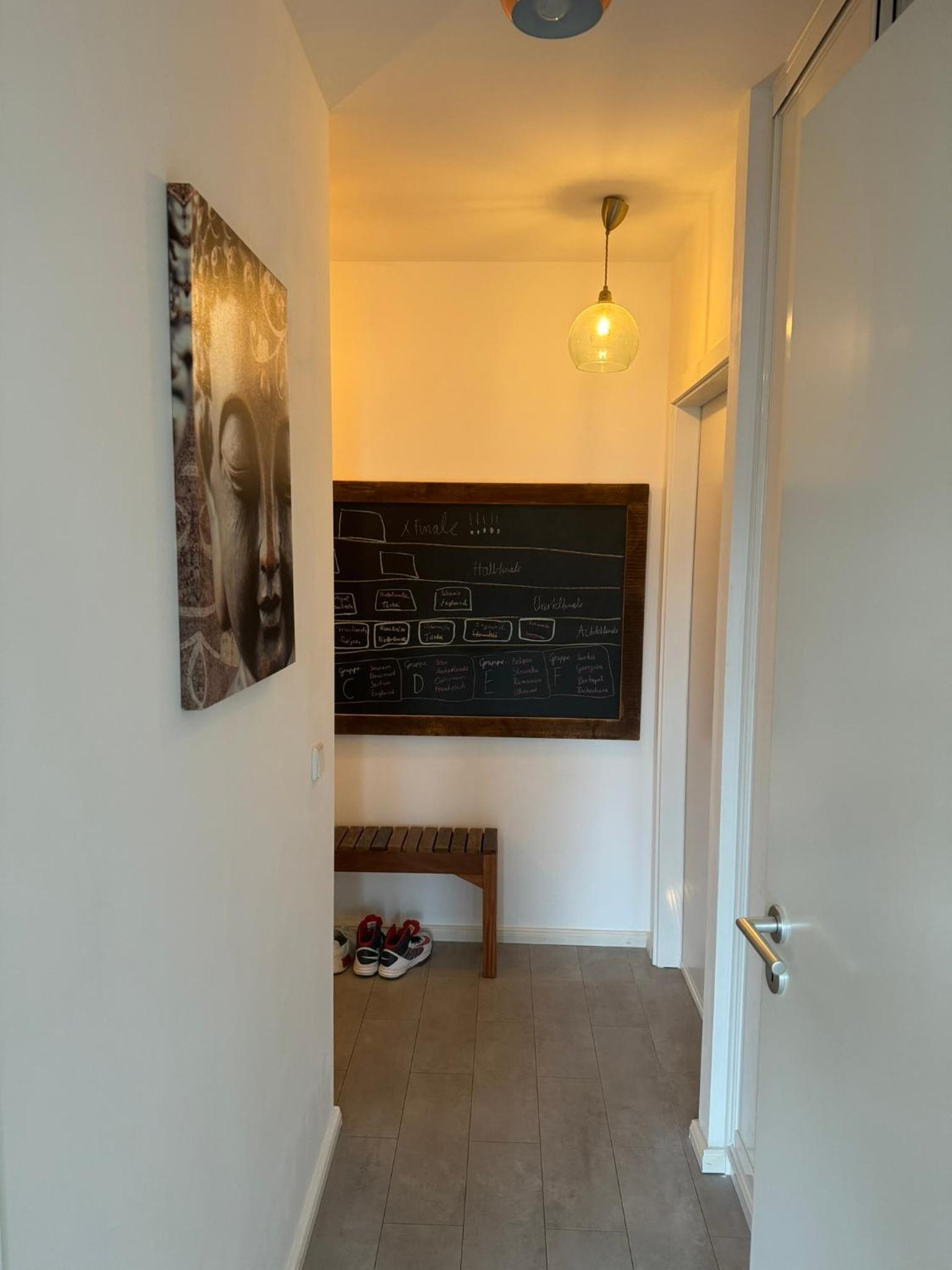 Luxus in Berlin Mitte mit Laptop, großem TV, neuem Bett und privatem Badezimmer