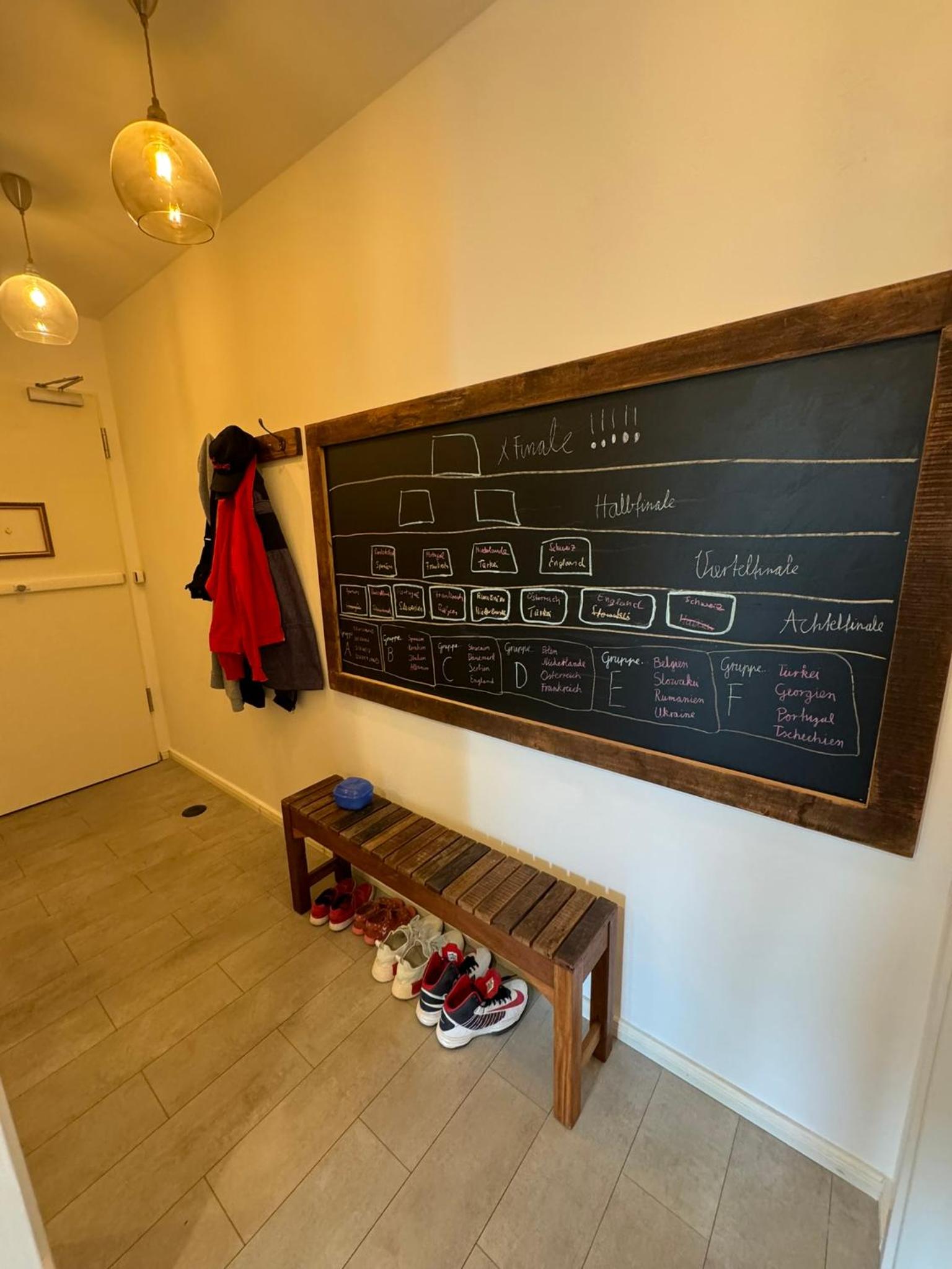 Luxus in Berlin Mitte mit Laptop, großem TV, neuem Bett und privatem Badezimmer