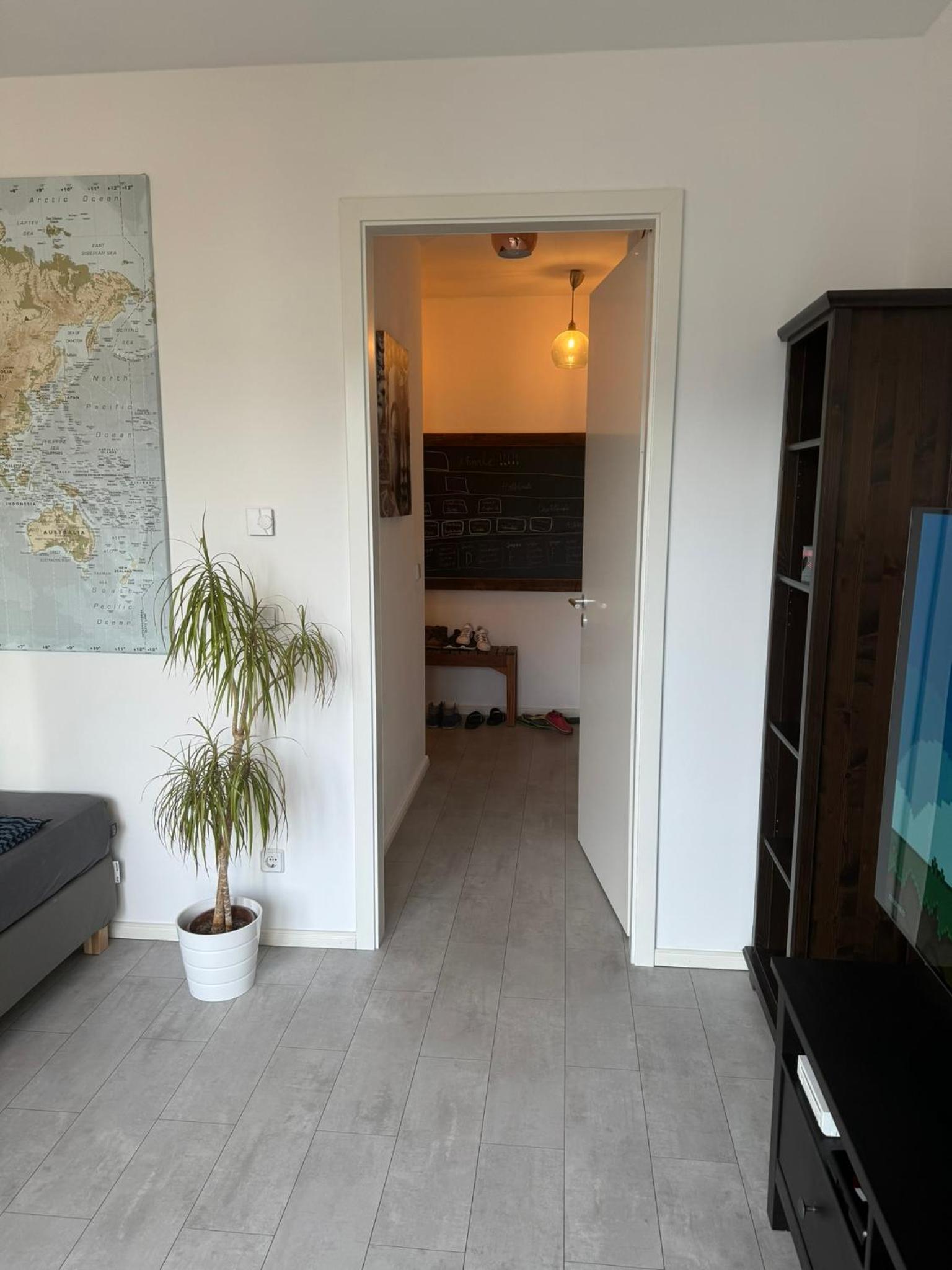 Luxus in Berlin Mitte mit Laptop, großem TV, neuem Bett und privatem Badezimmer