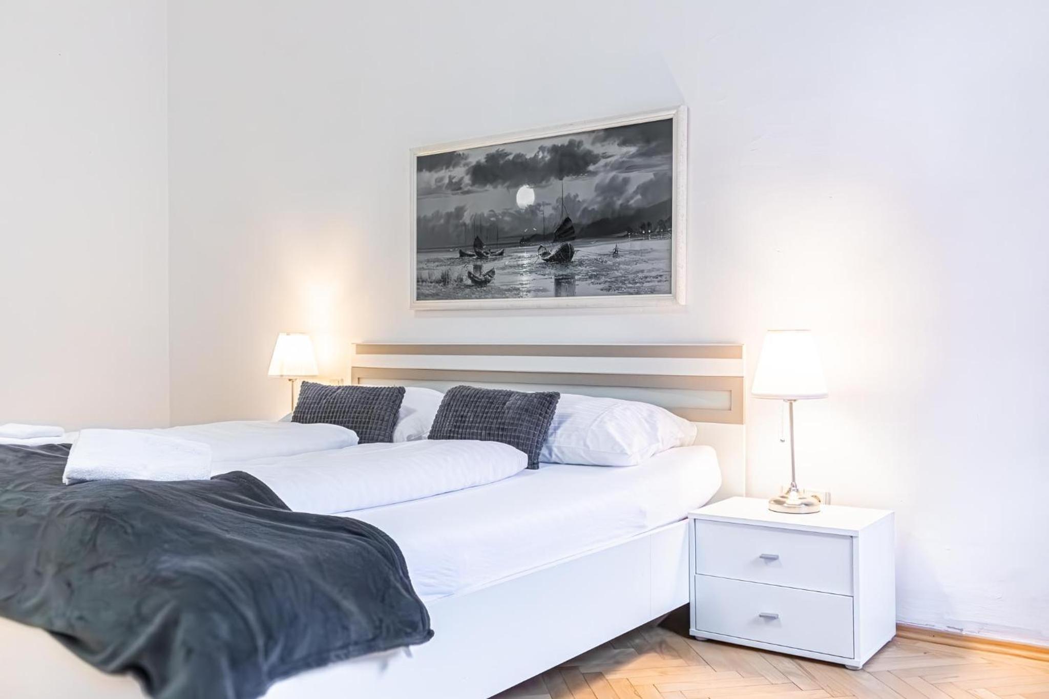 Simple 3BR Apartment Near Wiener Stadthalle