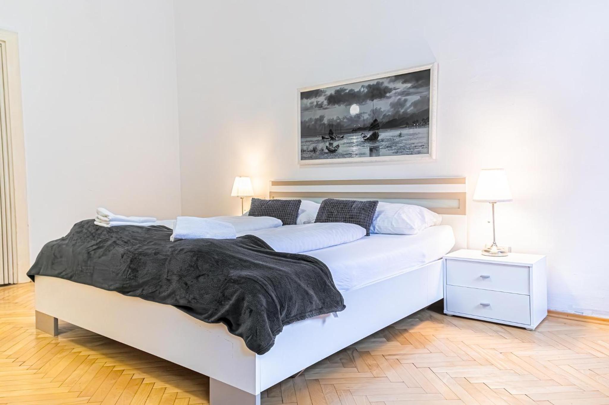 Simple 3BR Apartment Near Wiener Stadthalle