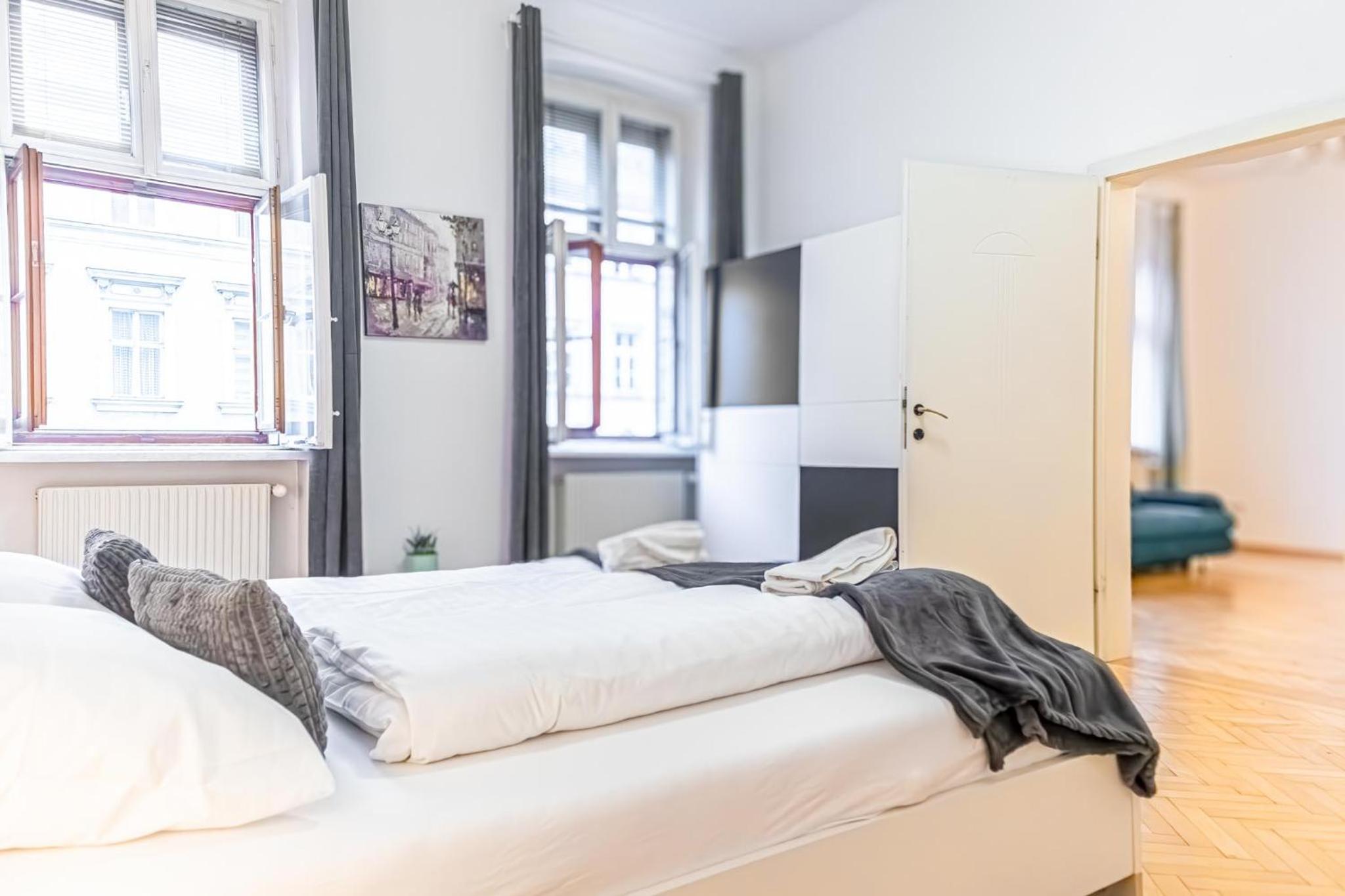 Simple 3BR Apartment Near Wiener Stadthalle