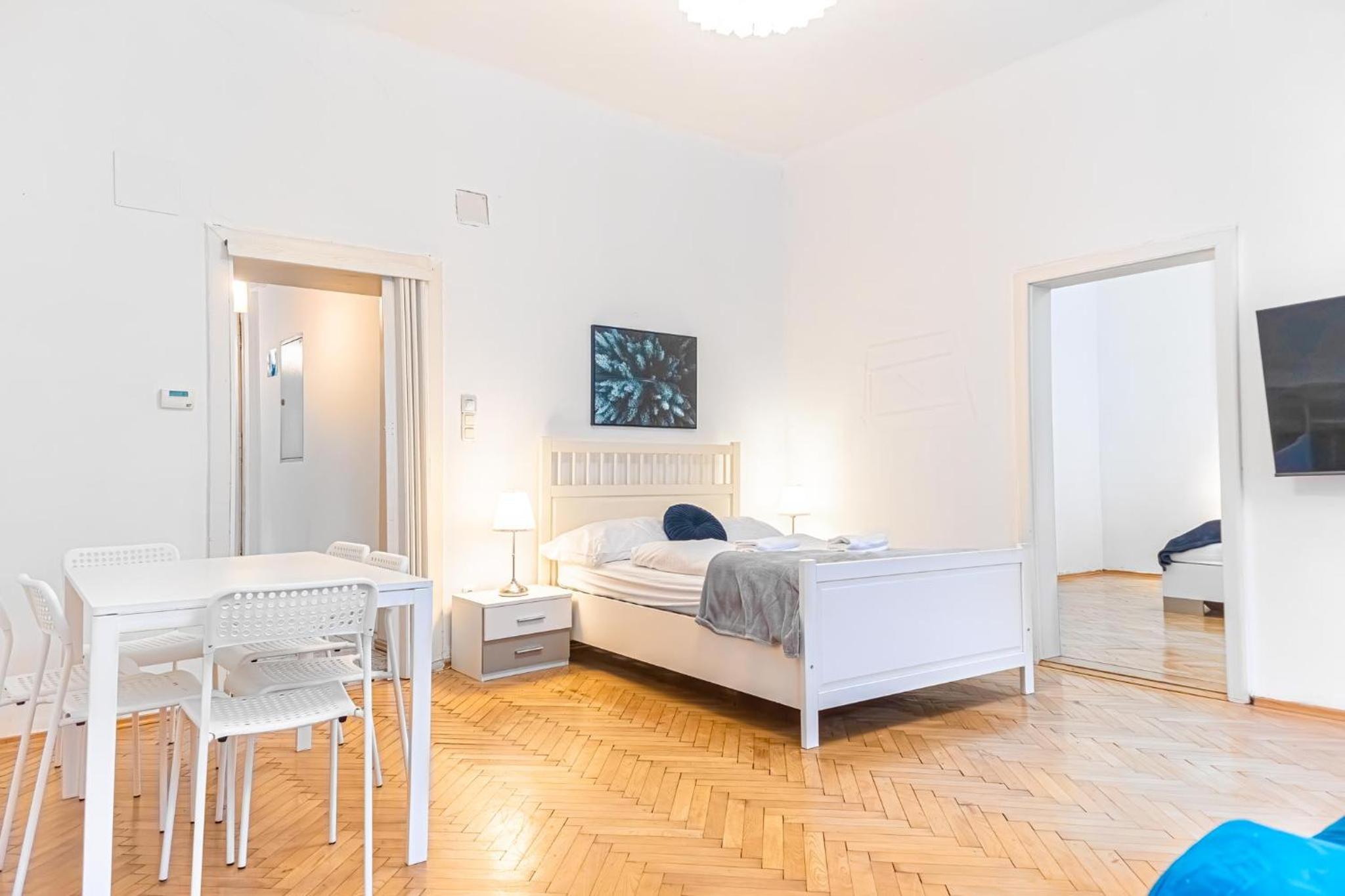 Simple 3BR Apartment Near Wiener Stadthalle