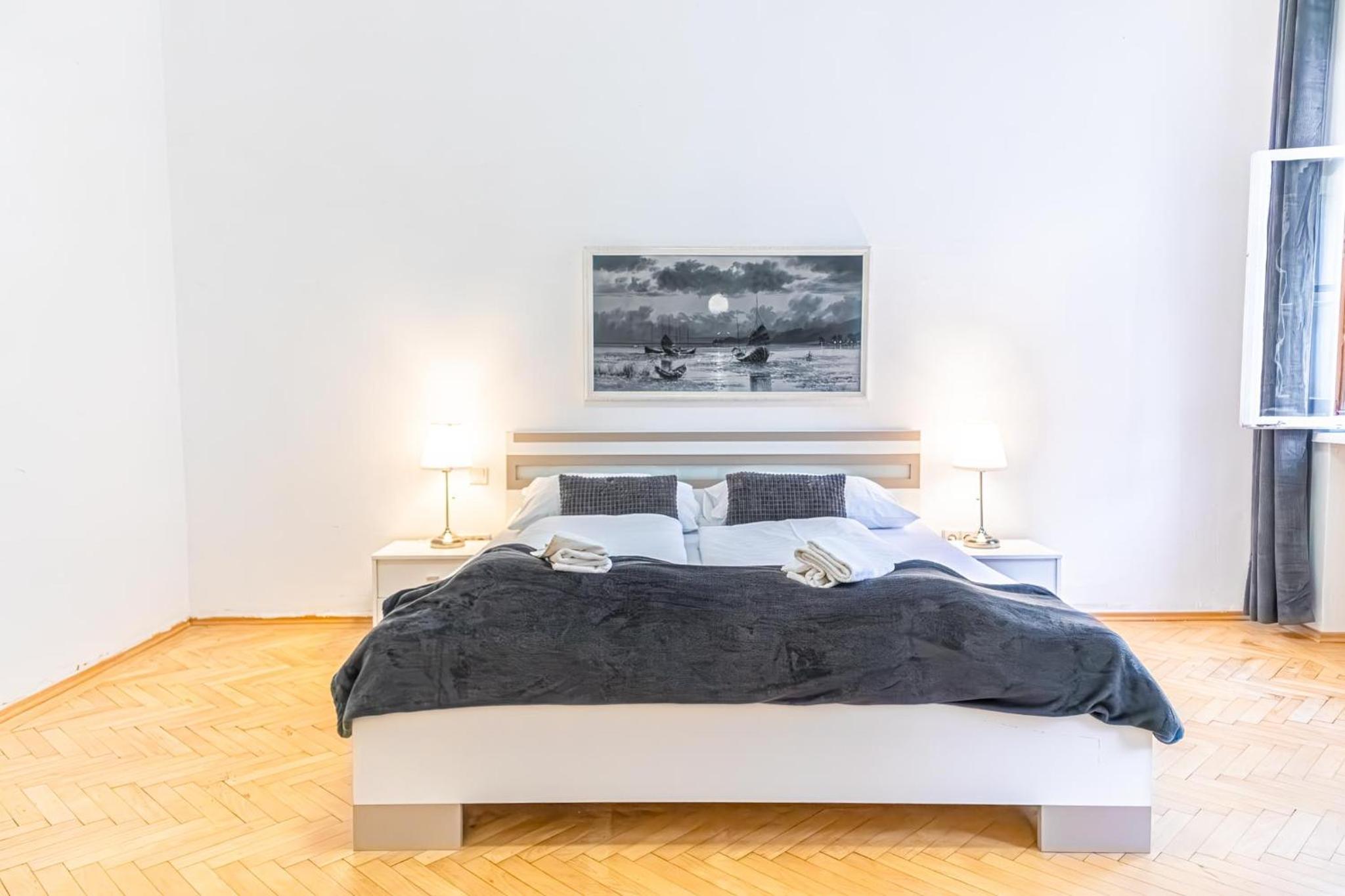 Simple 3BR Apartment Near Wiener Stadthalle
