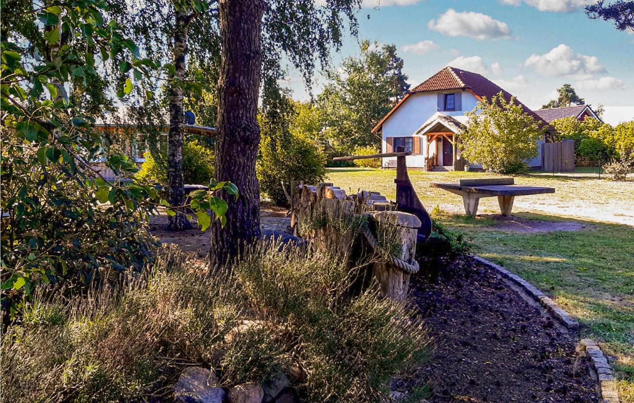 Beautiful Home In Fuhlendorf With Wifi