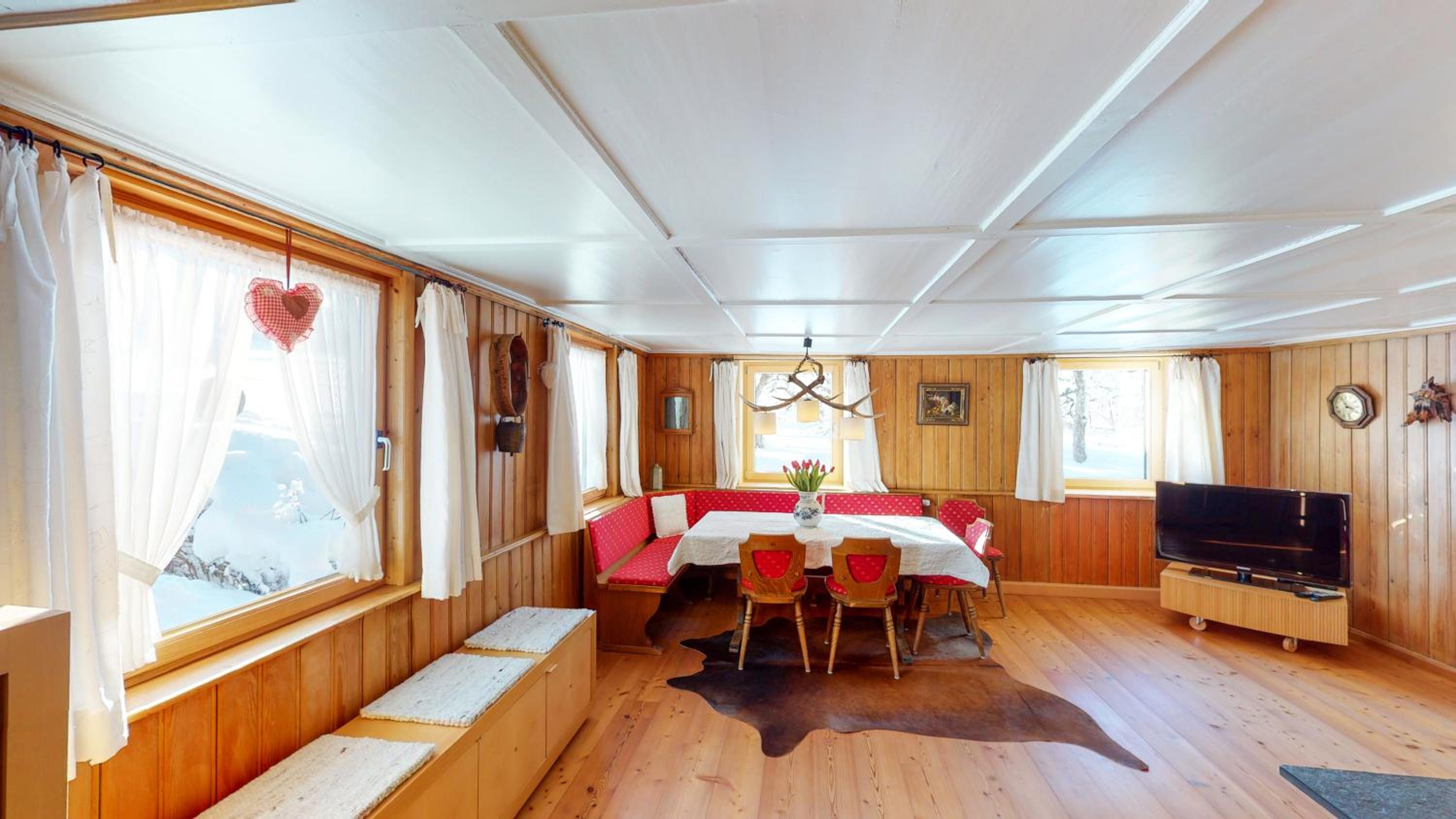 Ferienwohnung Wiesengrün - uriger Hüttenstil
