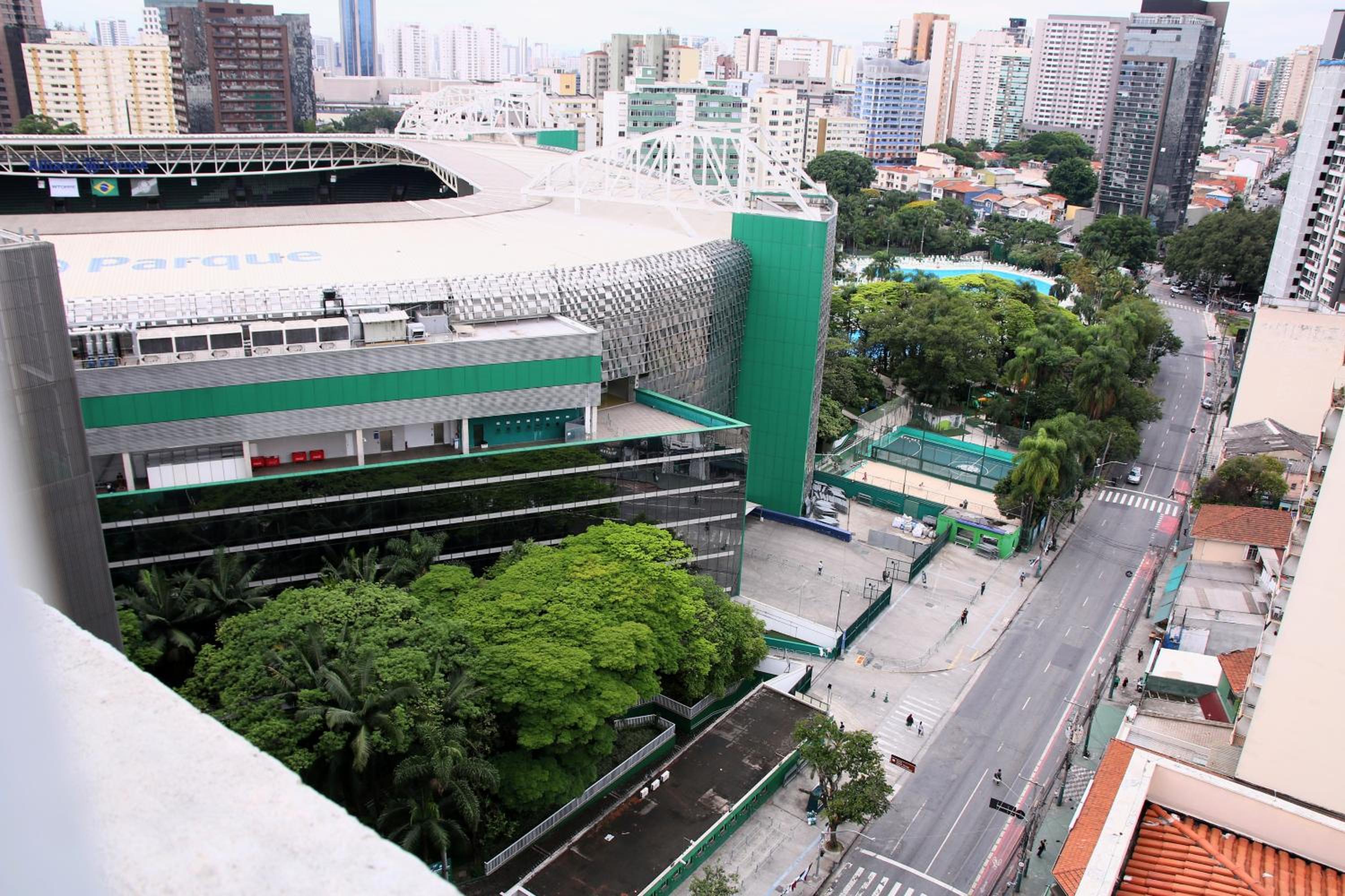 Flats em frente ao Allianz Parque e Shopping - Hotel em Perdizes - com estacionamento