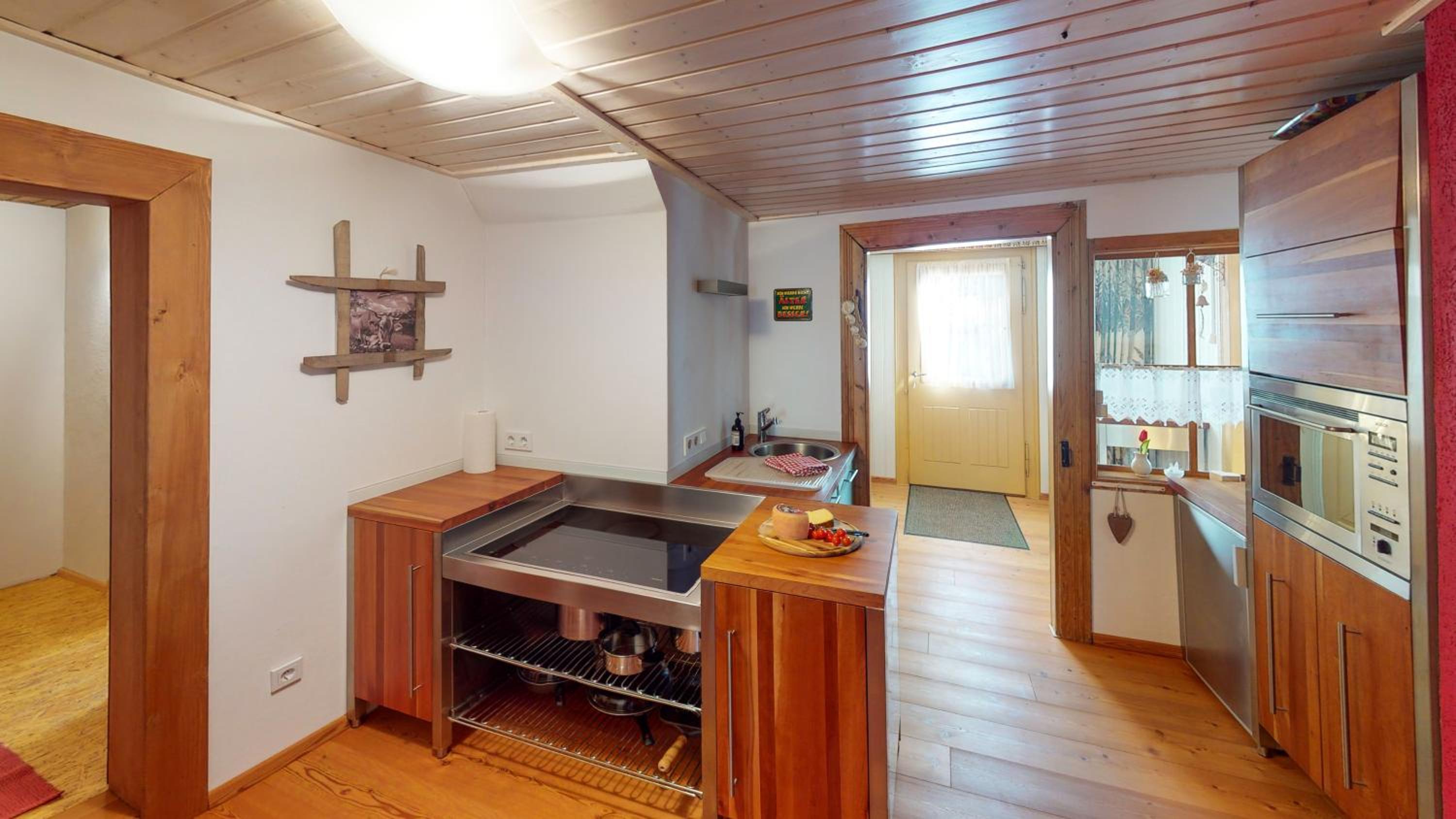 Ferienwohnung Wiesengrün - uriger Hüttenstil