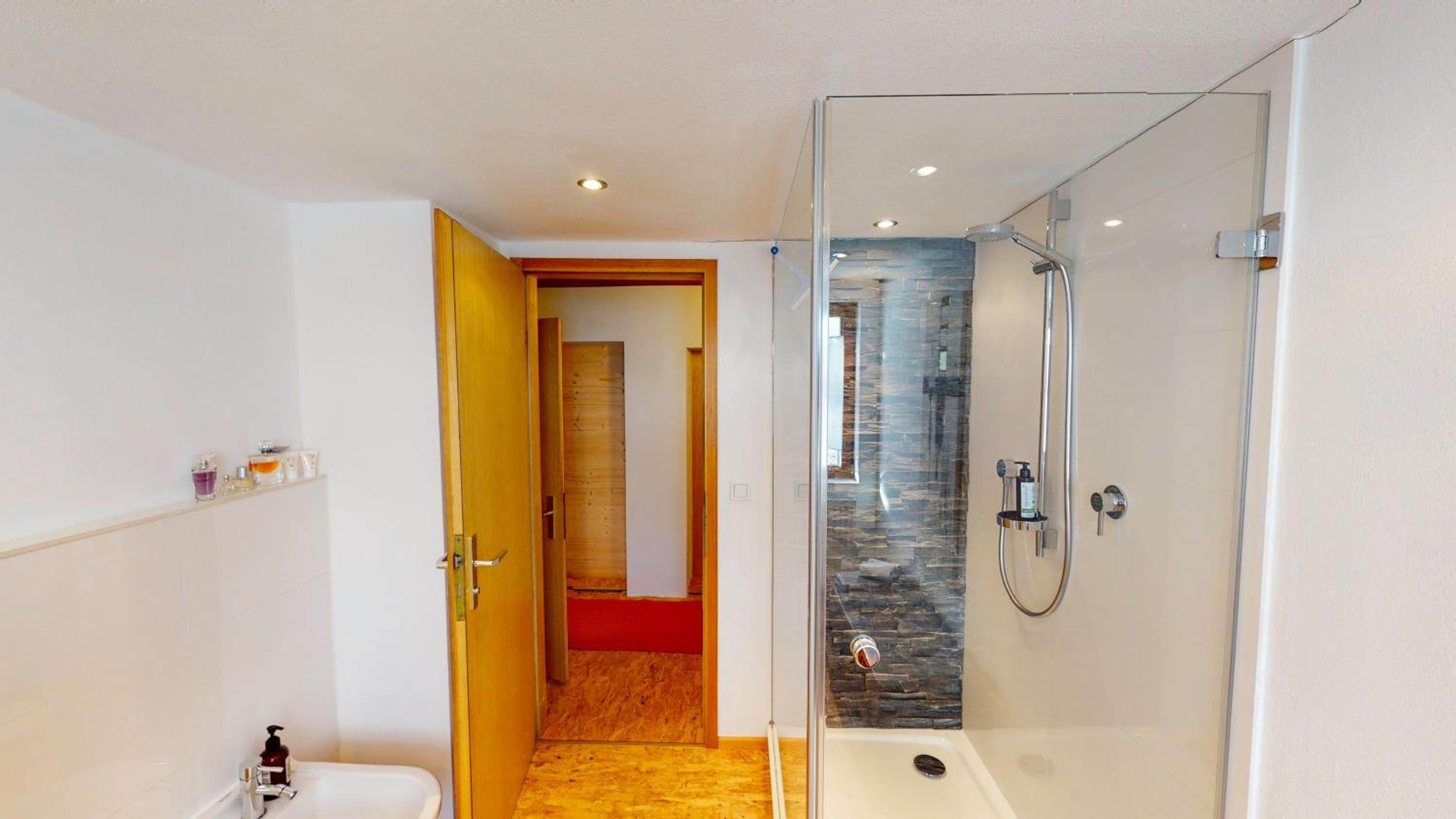 Ferienwohnung Wiesengrün - uriger Hüttenstil