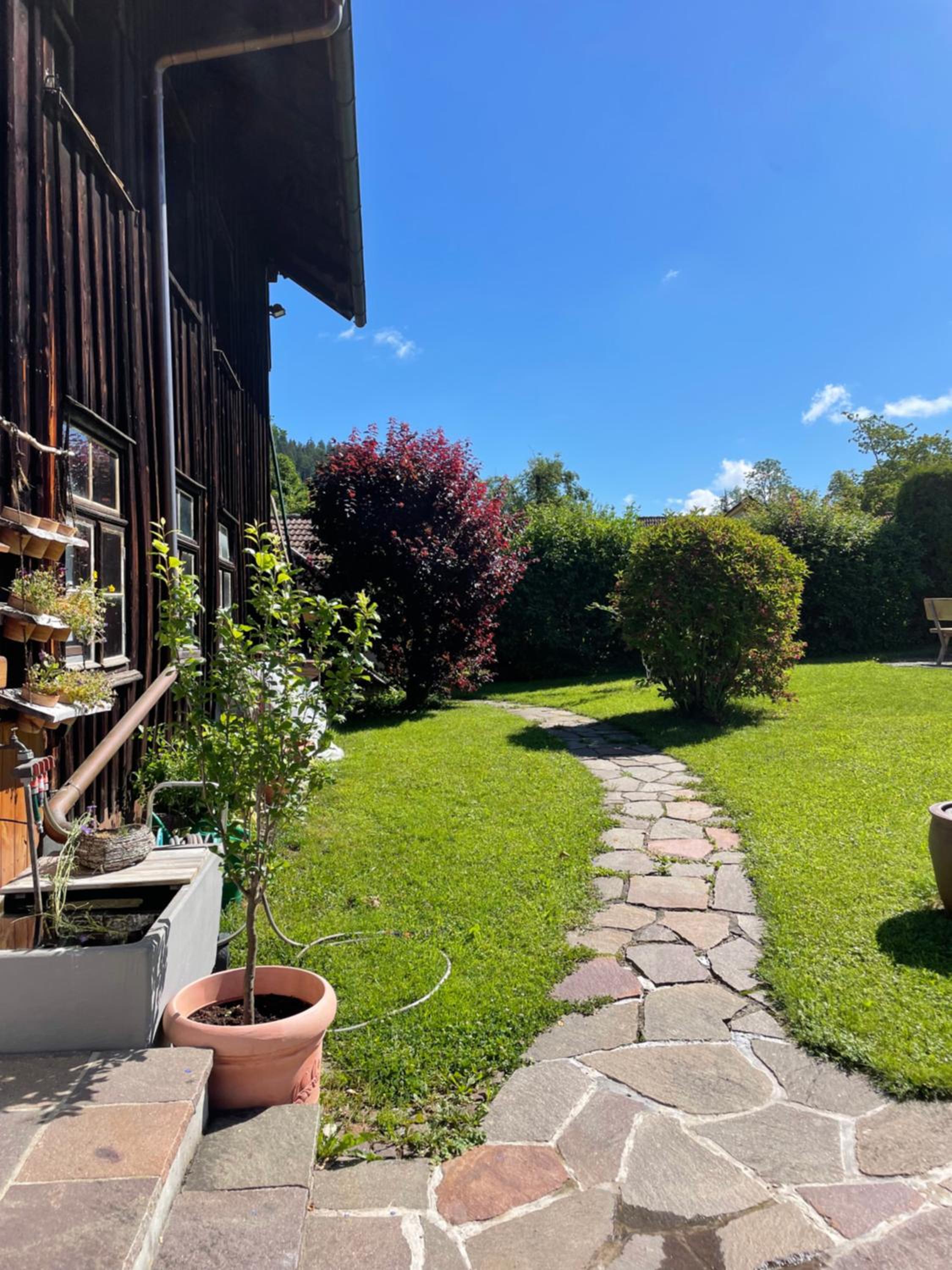 Ferienwohnung Wiesengrün - uriger Hüttenstil
