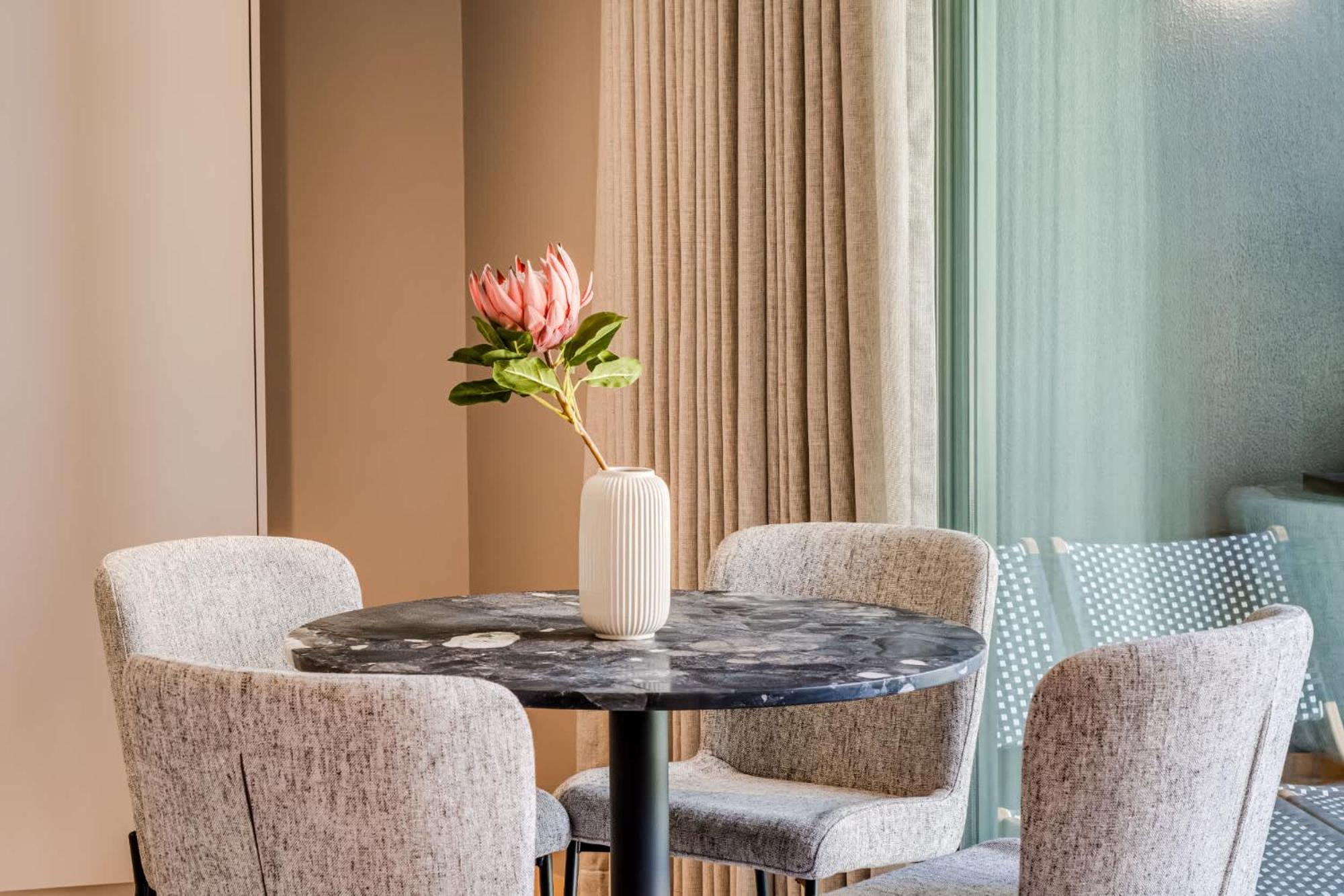 Vive Lodge by Bliss Collection view 5