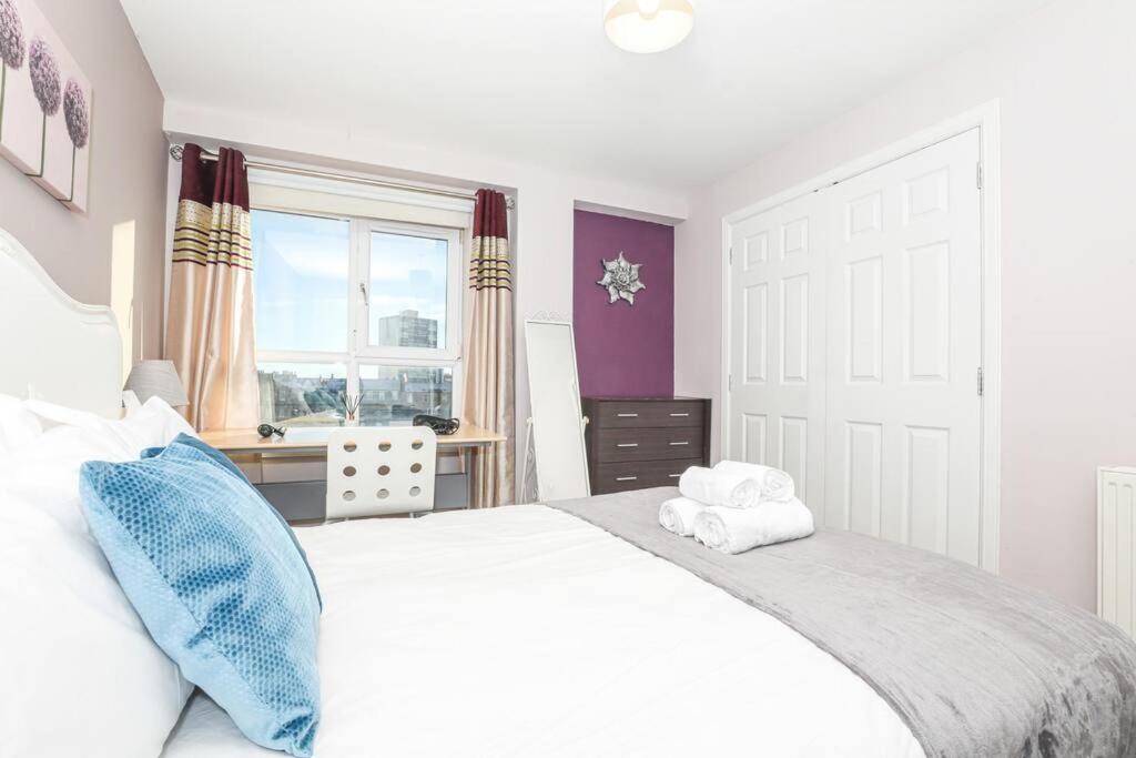 Waterfront Castle View 3 Bed FREE PARKING view 5
