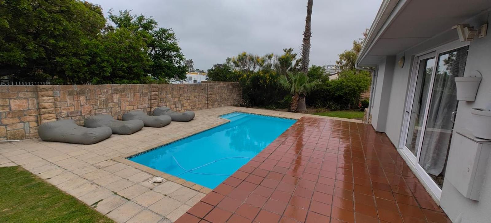 Lovely summer holiday home in Somerset West view 5