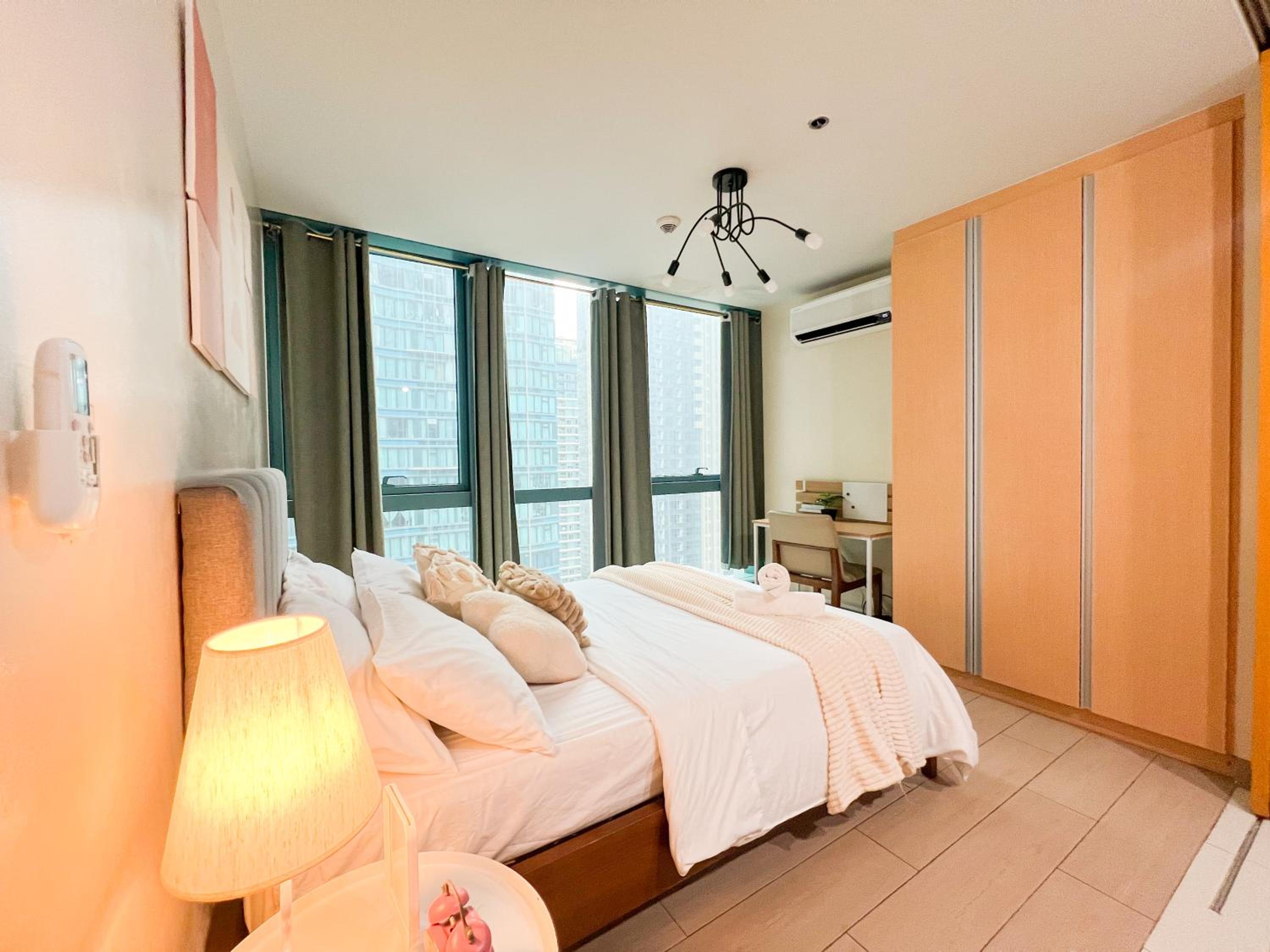 Bgc Condo Near Uptown Mall, Grand Hyatt #ournw25b view 2