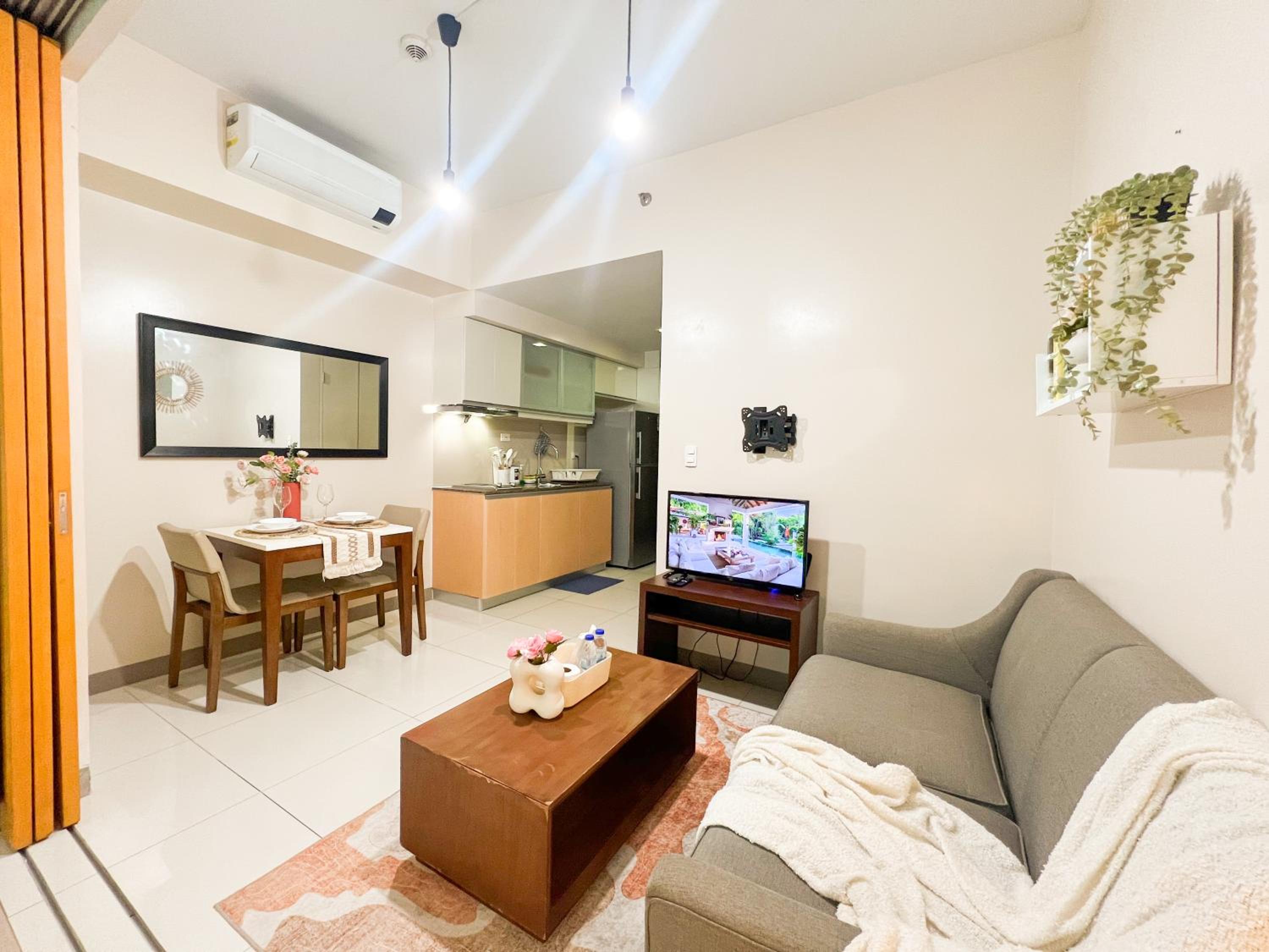 Bgc Condo Near Uptown Mall, Grand Hyatt #ournw25b view 3