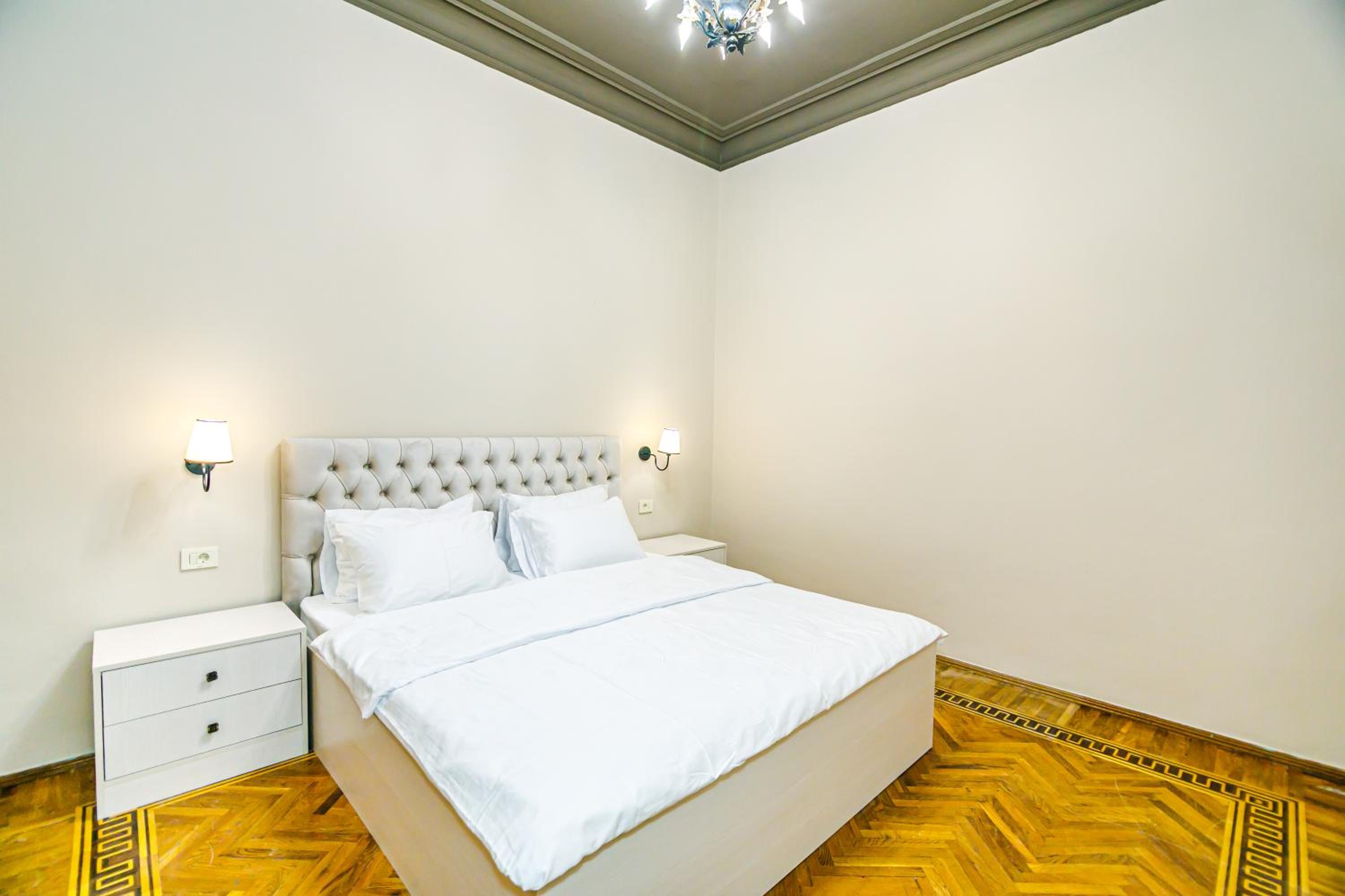 White Lilies - Elegant Sea View F1 & Nizami Charm