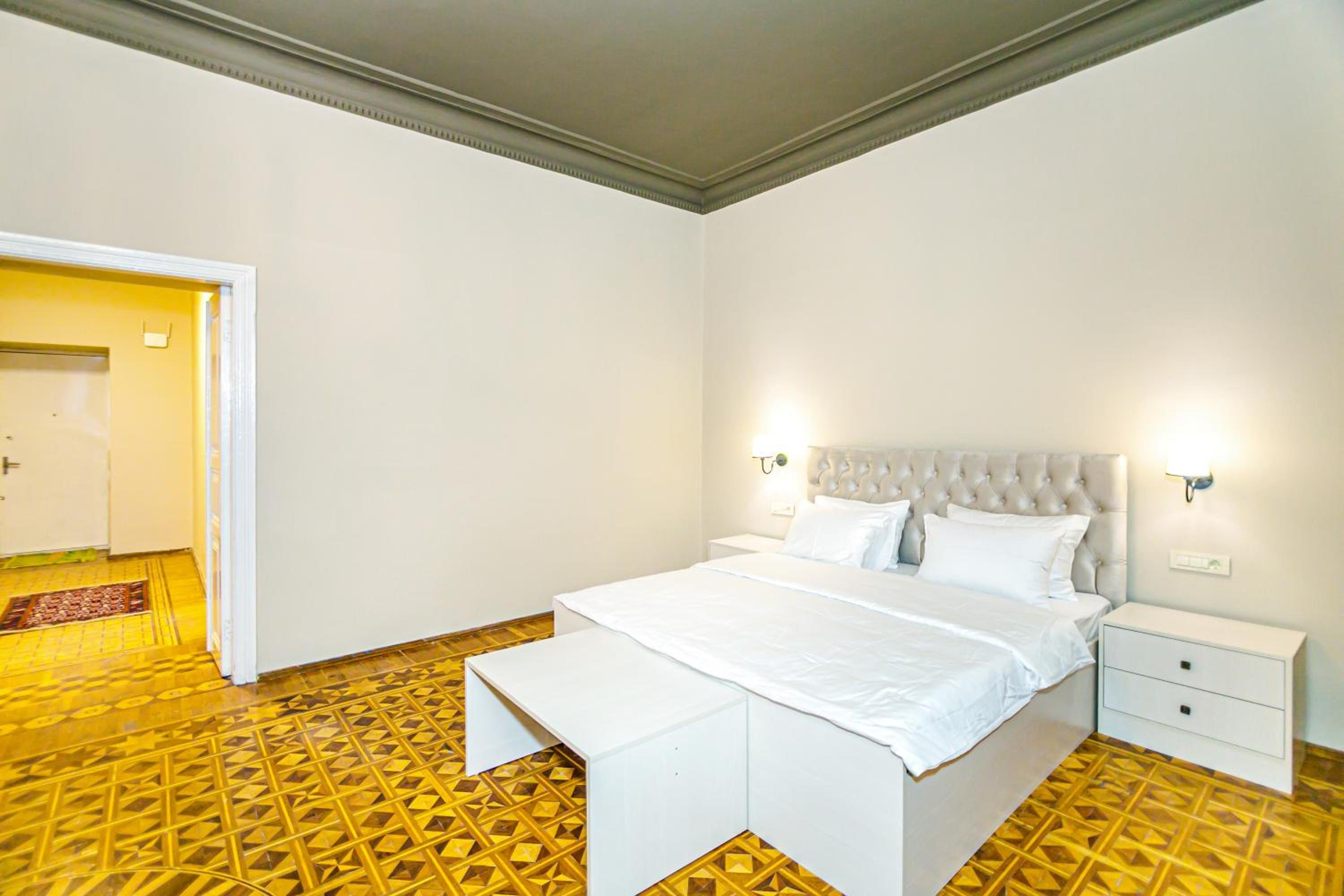 White Lilies - Elegant Sea View F1 & Nizami Charm