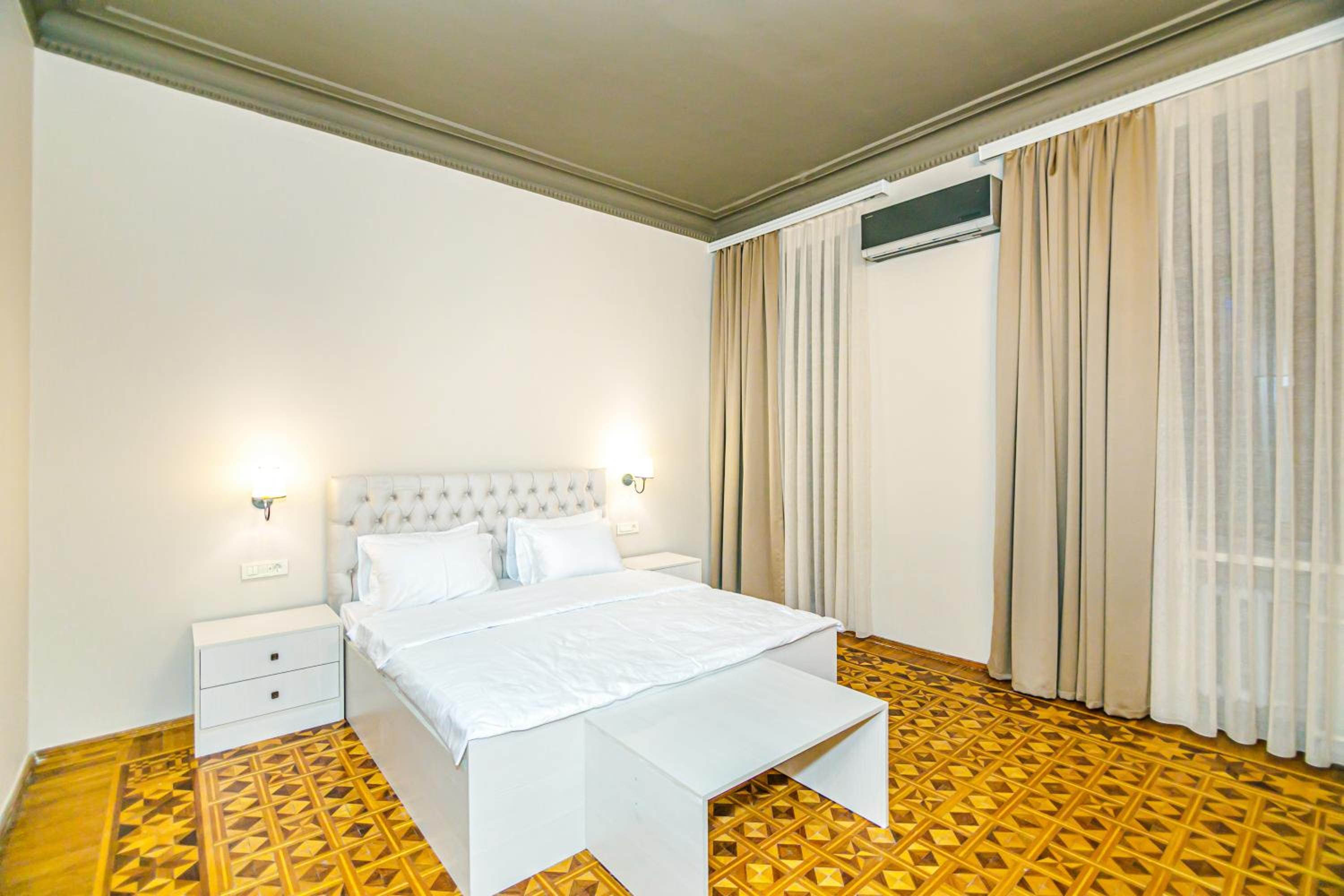 White Lilies - Elegant Sea View F1 & Nizami Charm