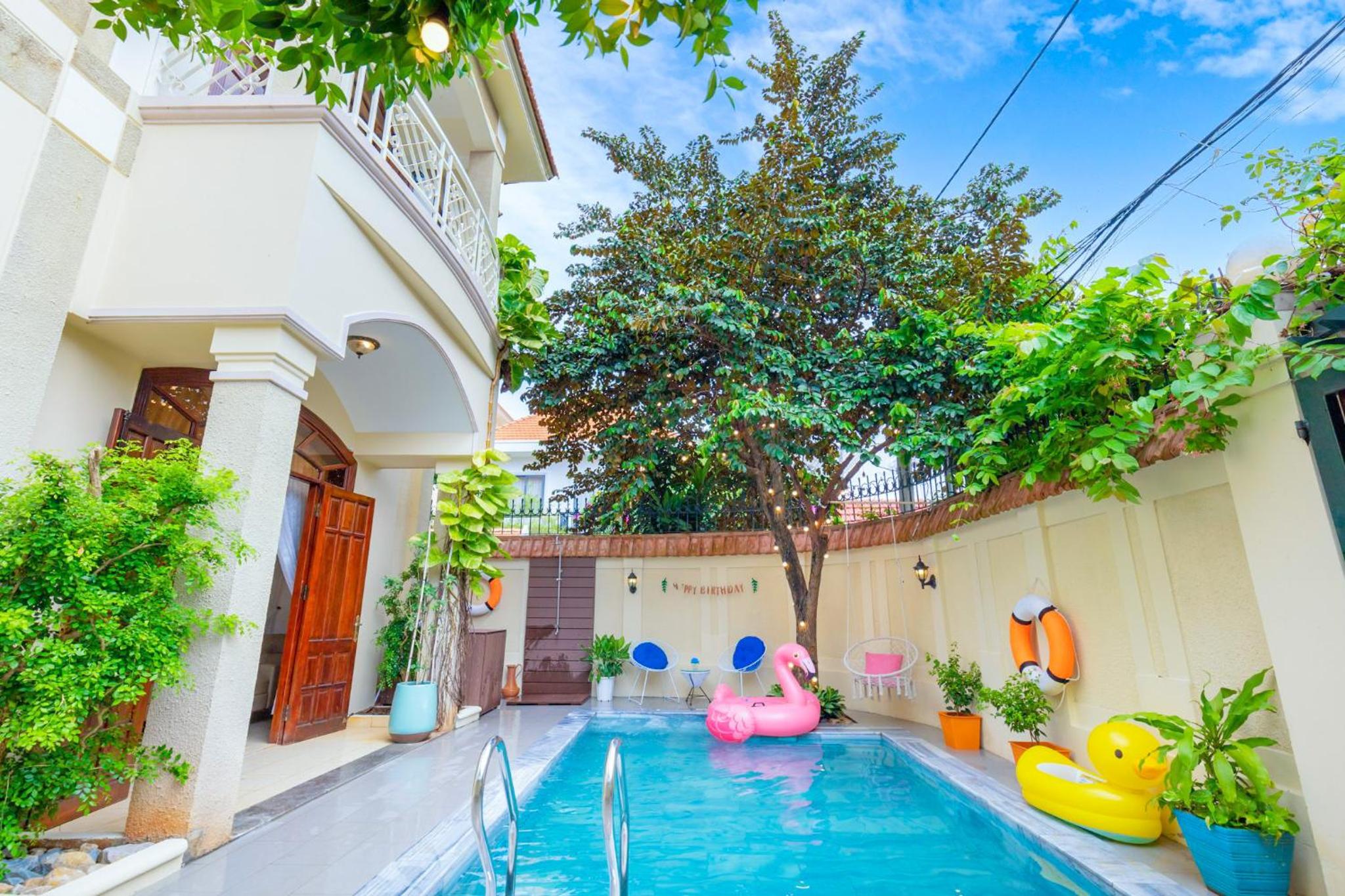 Biệt thự Hồ Bơi Ngay Bãi Sau XANH view 2