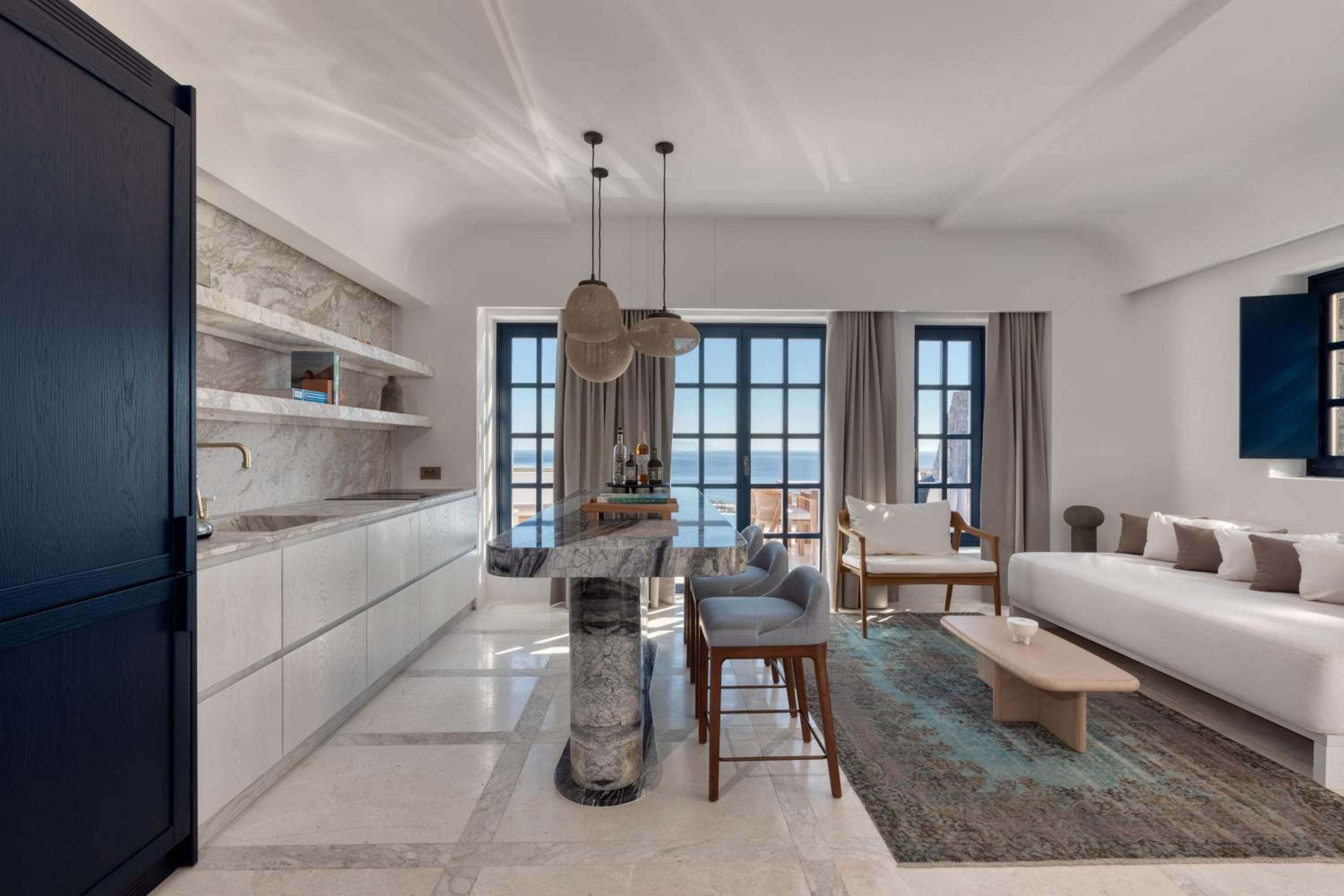 Sandblu Santorini, LXR Hotels & Resorts