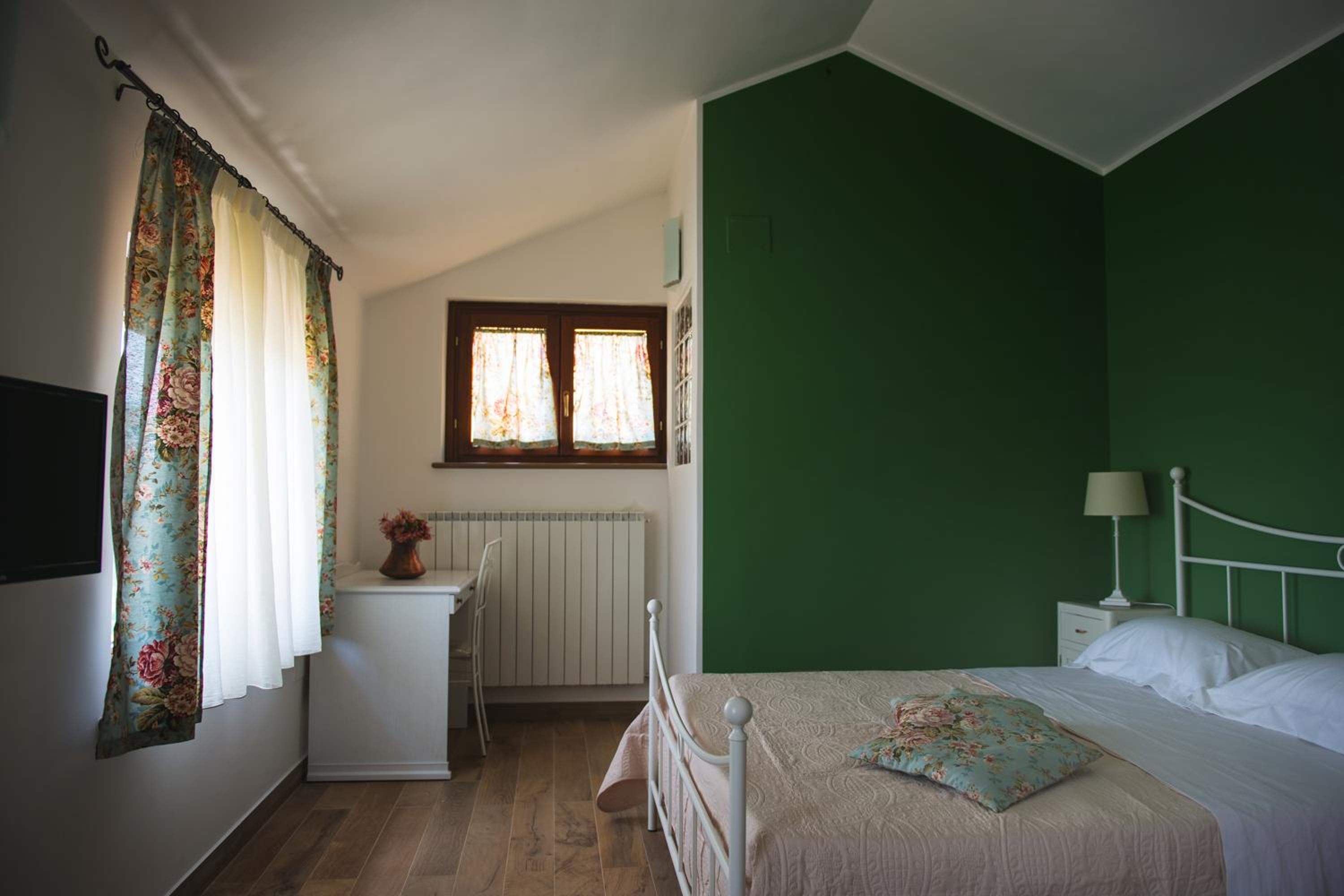 Photo 19