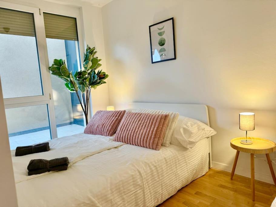 Moderne Wohnung mit Terrasse Nähe SCS
