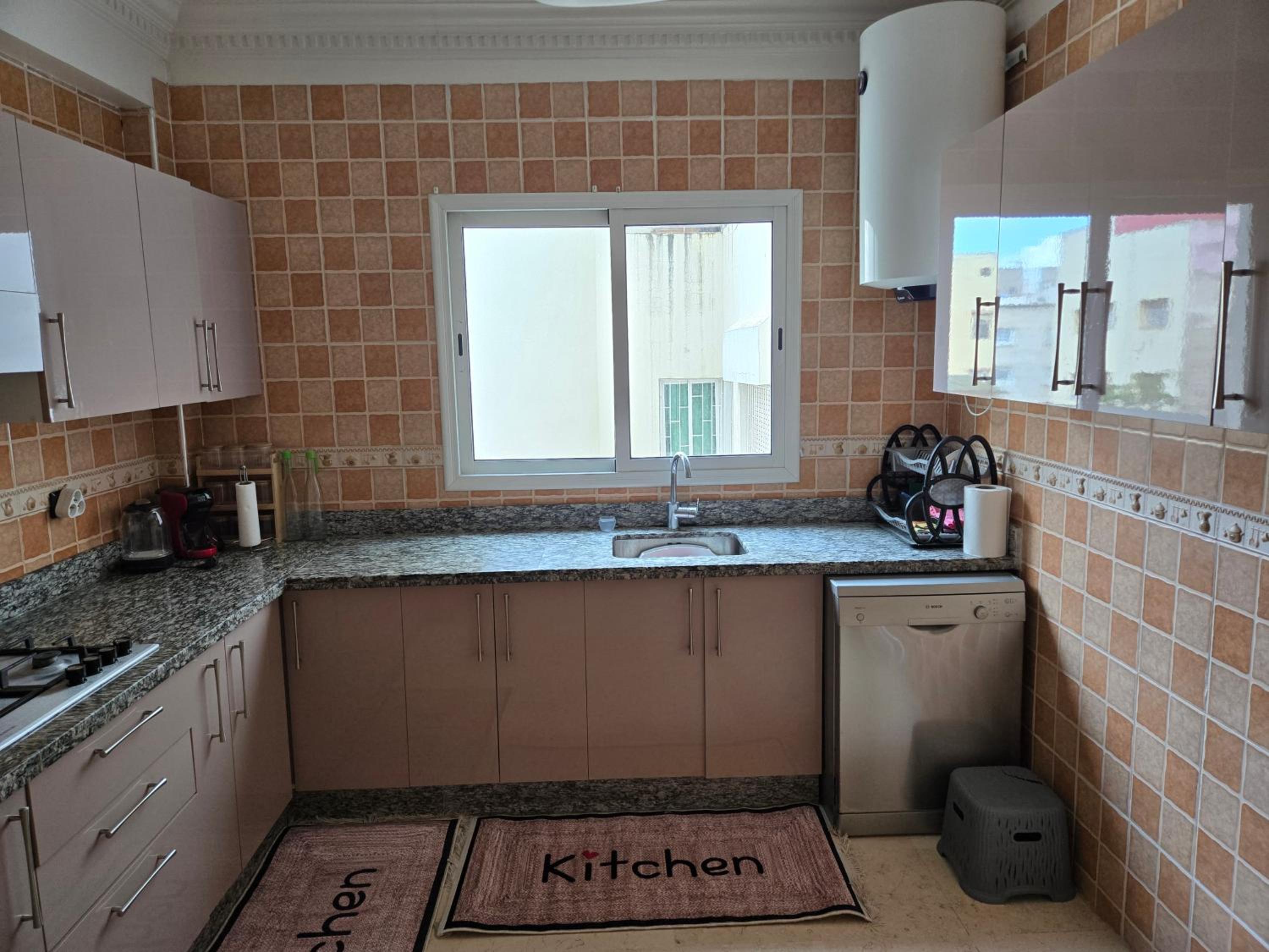 Superbe appartement meublé, lumineux et idéalement situé photo 3