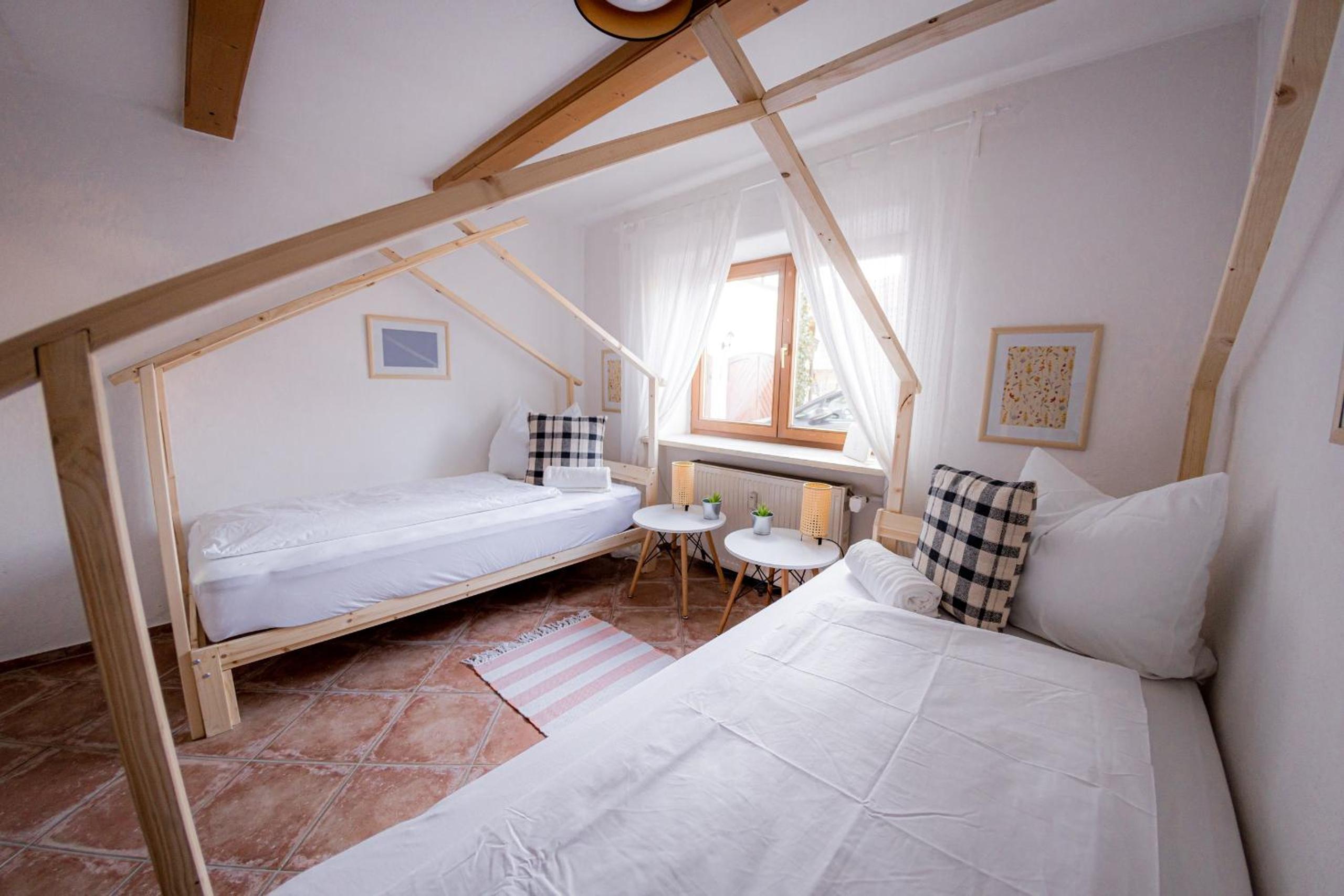 Yello Homes - Gemütliche und luxuriöse Wohnung - mit Sauna, Garten, und Heimkino für 6 Personen