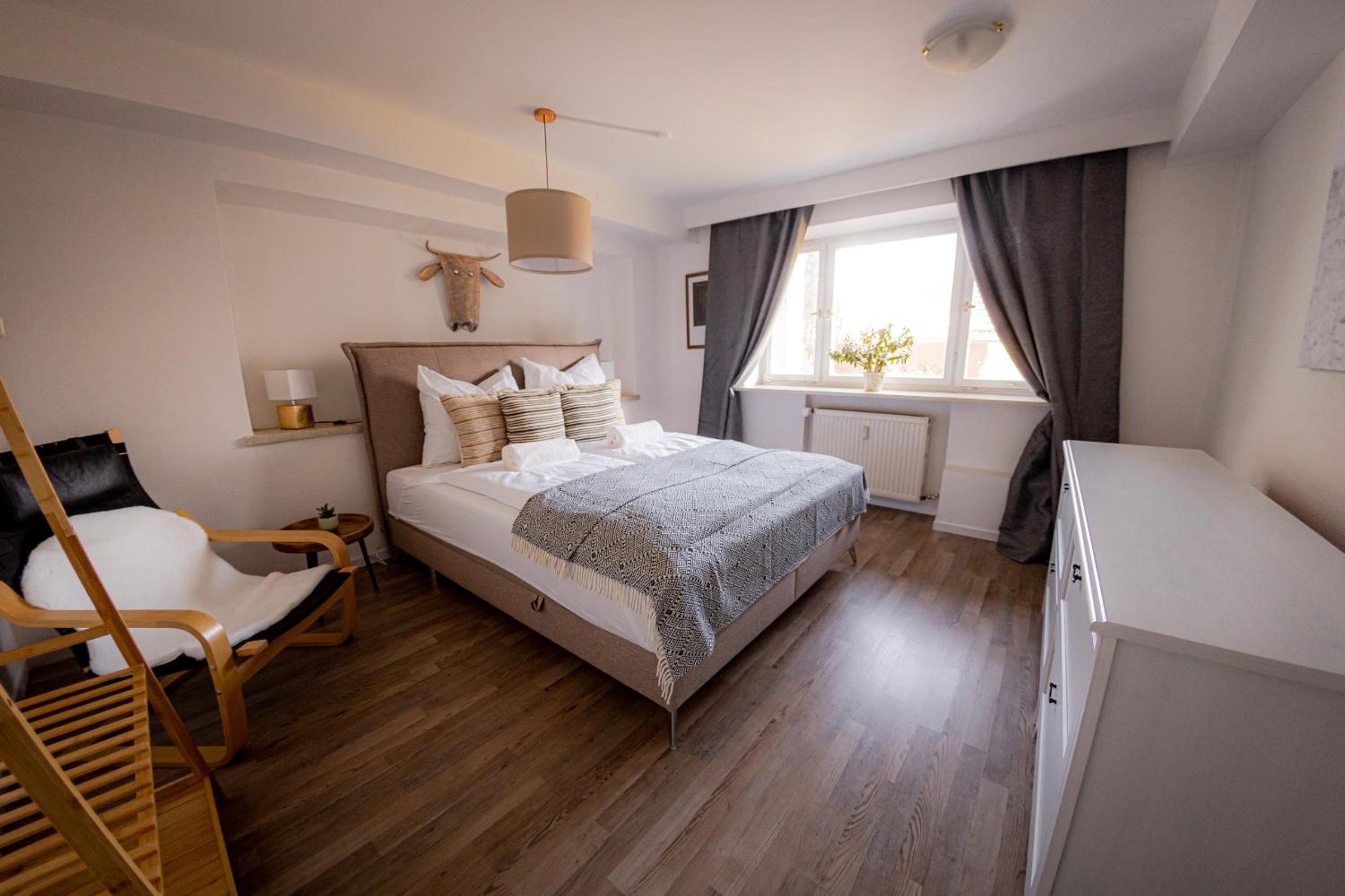 Yello Homes - Gemütliche und luxuriöse Wohnung - mit Sauna, Garten, und Heimkino für 6 Personen