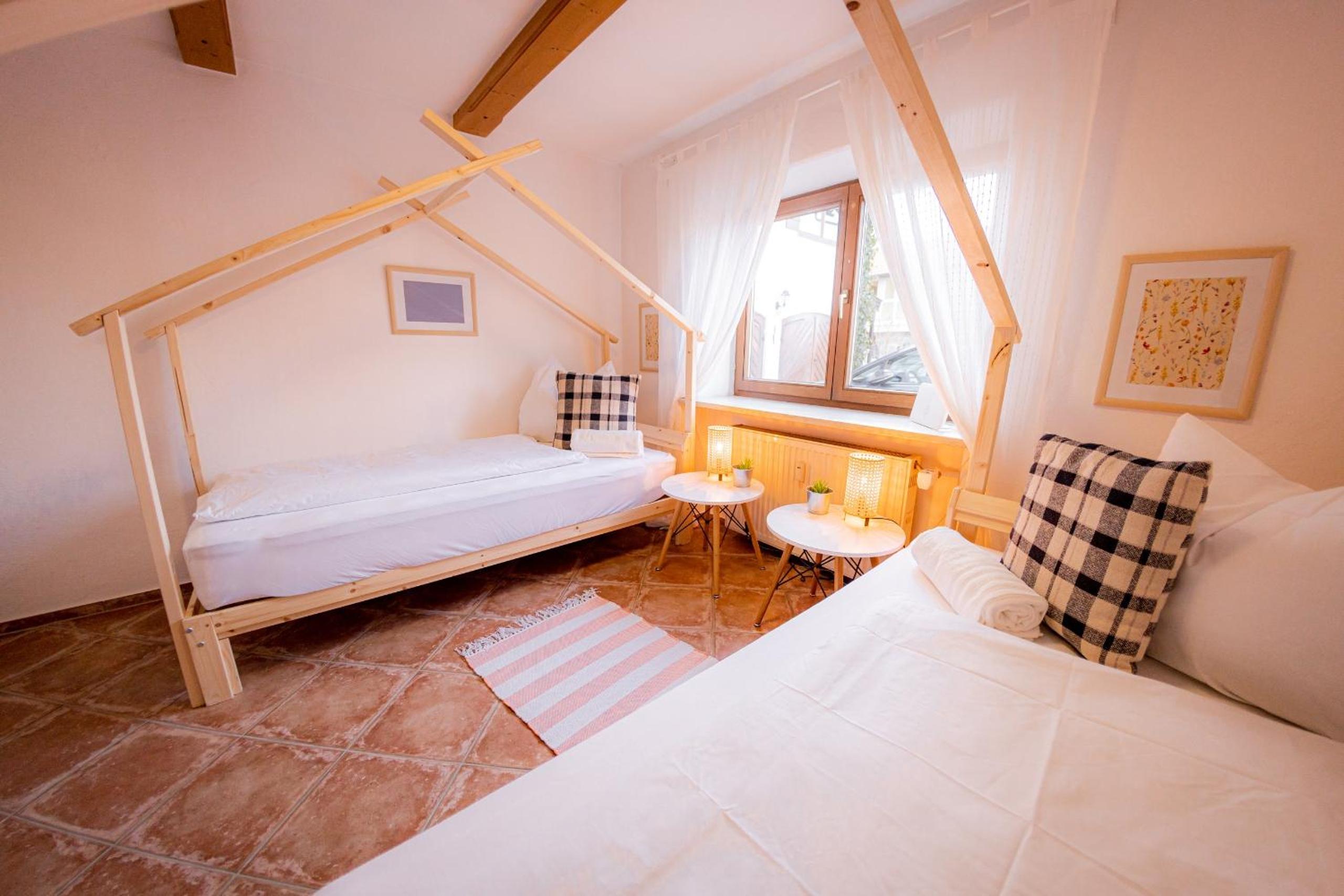 Yello Homes - Gemütliche und luxuriöse Wohnung - mit Sauna, Garten, und Heimkino für 6 Personen