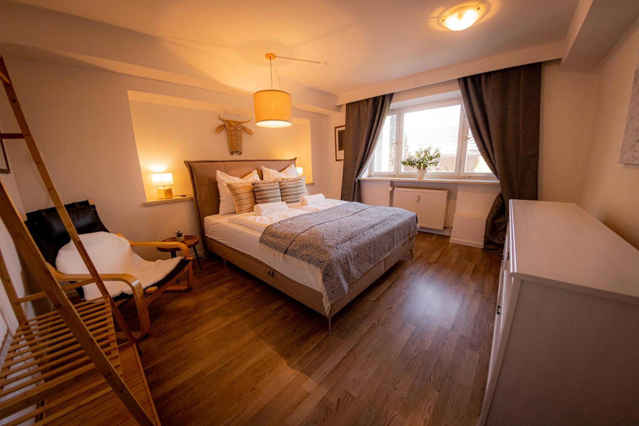Yello Homes - Gemütliche und luxuriöse Wohnung - mit Sauna, Garten, und Heimkino für 6 Personen