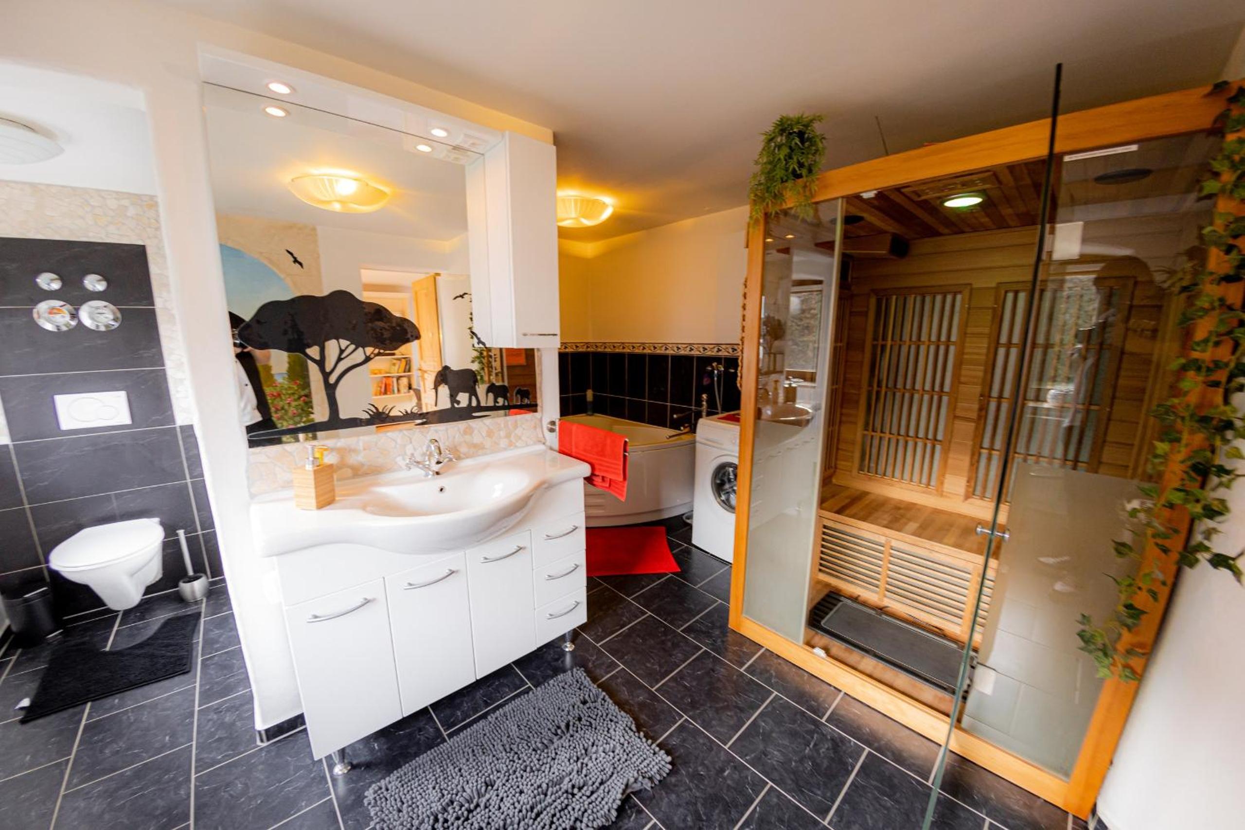 Yello Homes - Gemütliche und luxuriöse Wohnung - mit Sauna, Garten, und Heimkino für 6 Personen