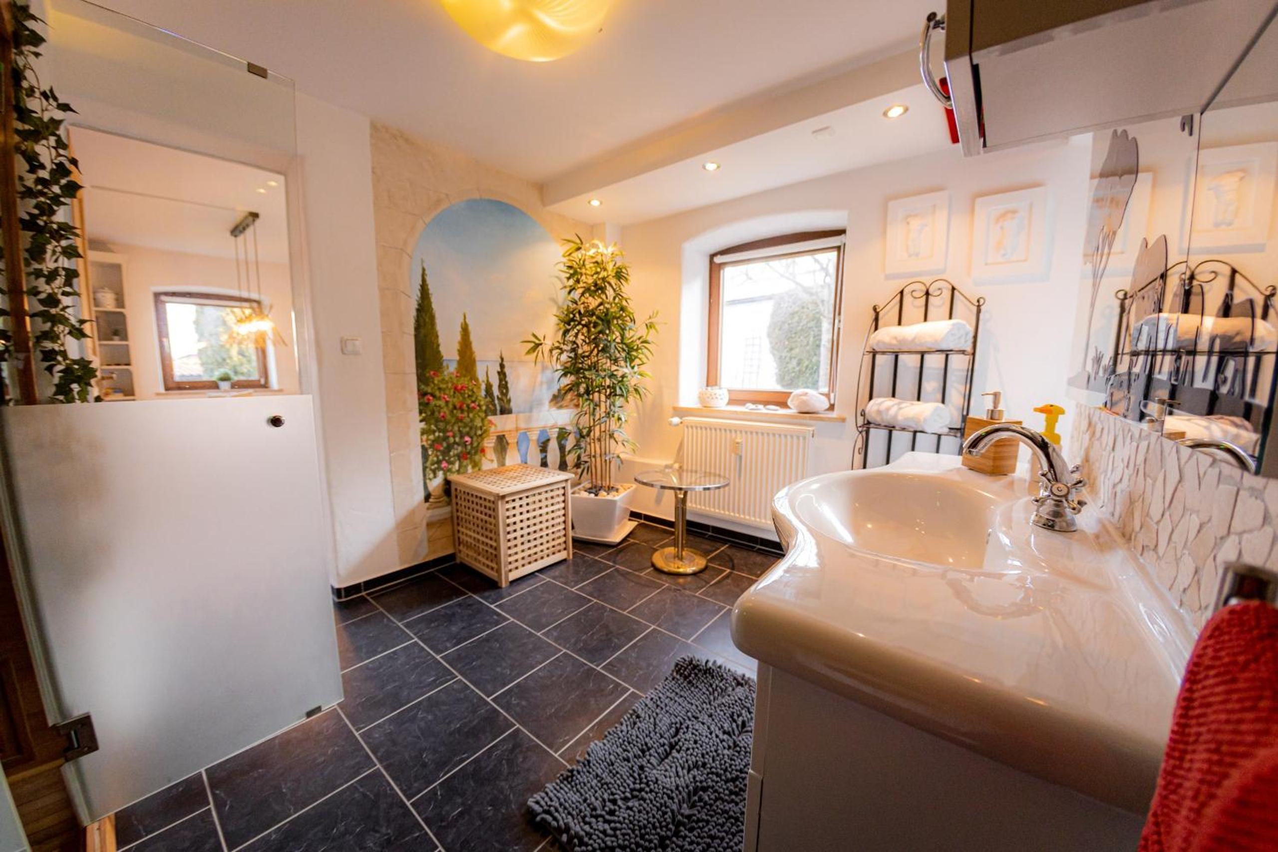 Yello Homes - Gemütliche und luxuriöse Wohnung - mit Sauna, Garten, und Heimkino für 6 Personen
