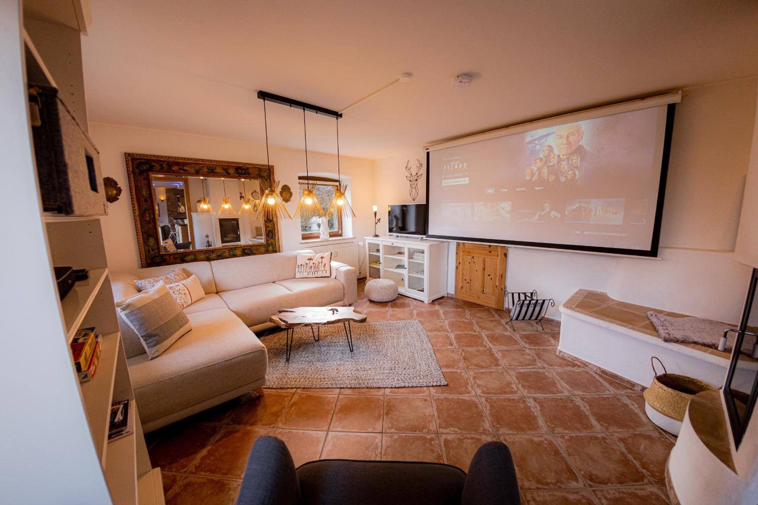 Yello Homes - Gemütliche und luxuriöse Wohnung - mit Sauna, Garten, und Heimkino für 6 Personen