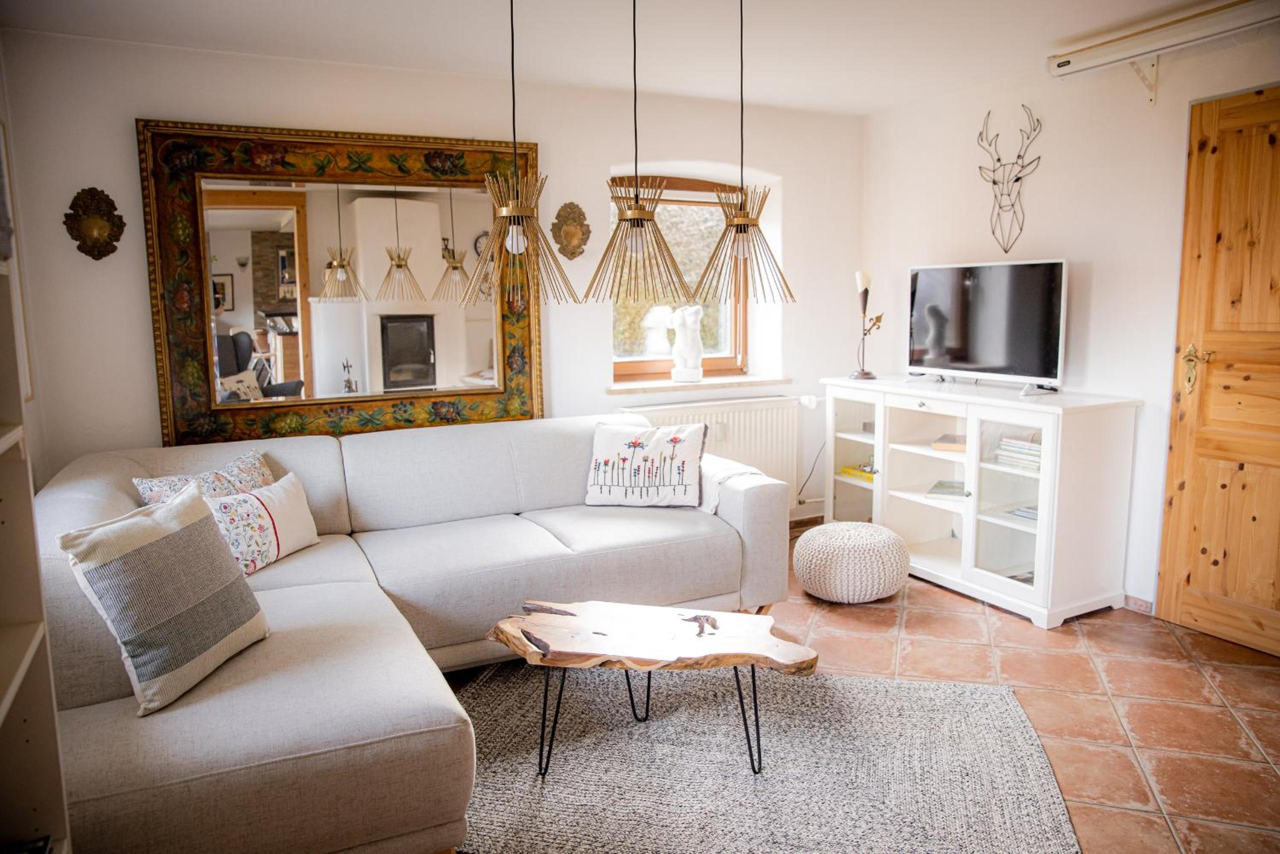 Yello Homes - Gemütliche und luxuriöse Wohnung - mit Sauna, Garten, und Heimkino für 6 Personen