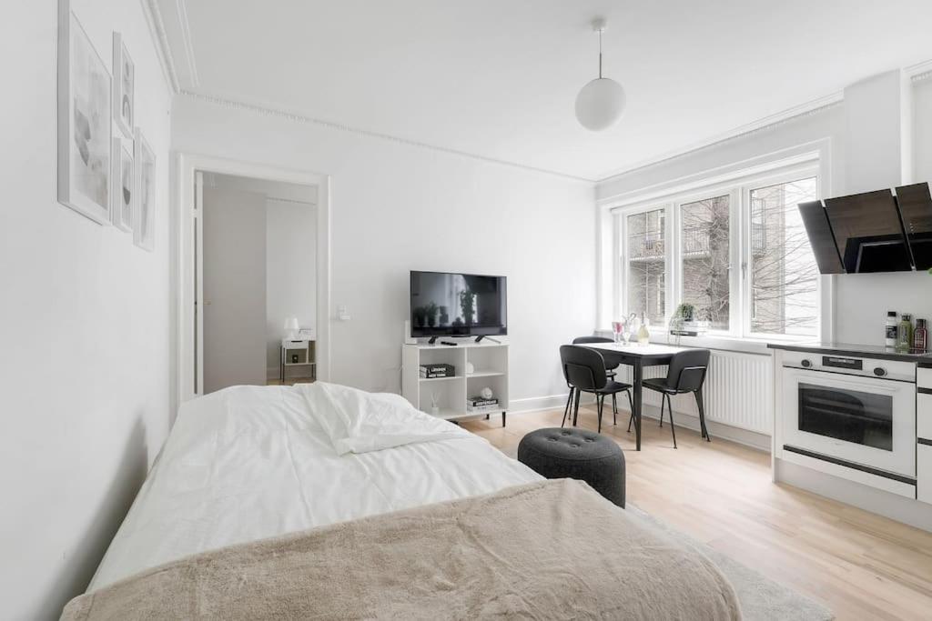 Home by the lakes in the central of Copenhagen view 5