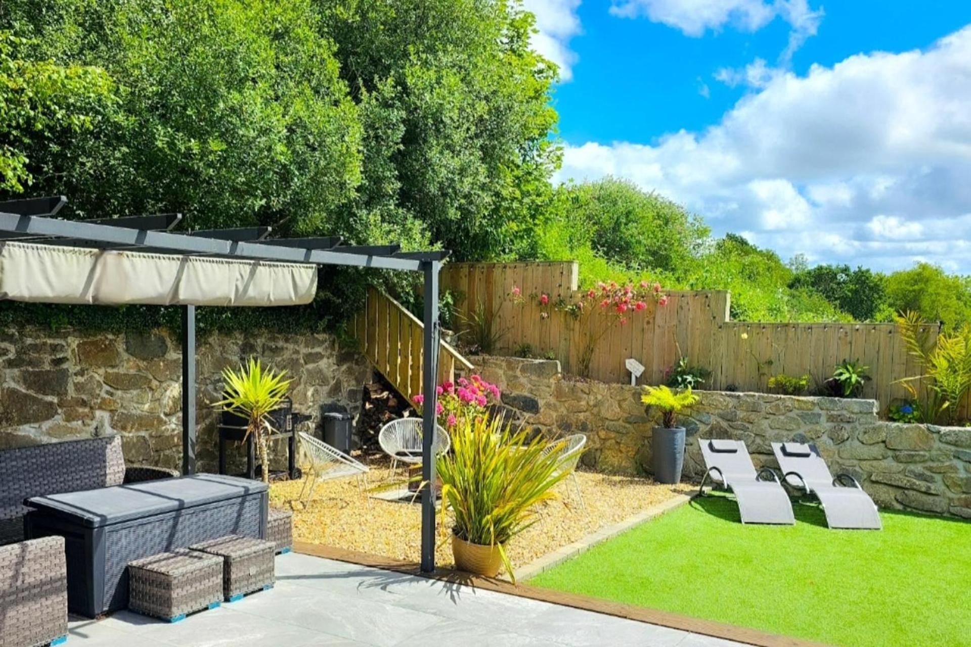 4 Bed Villa Sleeps 8 -Private Terrace-Free parking view 2