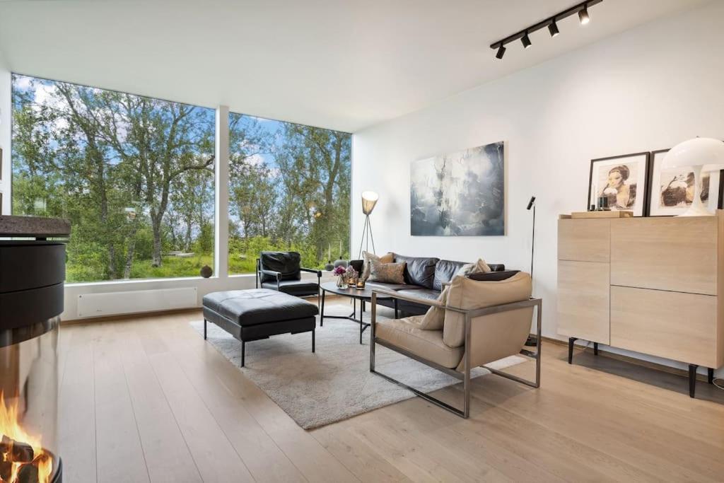 Modern residence and perfect location in Tromsø Carport