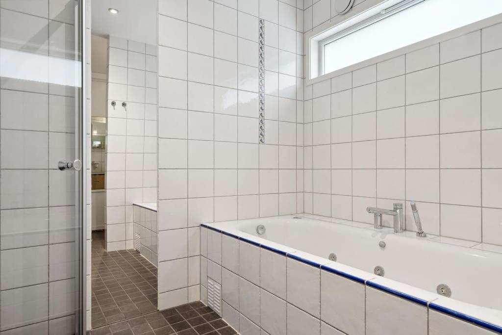 Modern residence and perfect location in Tromsø Carport