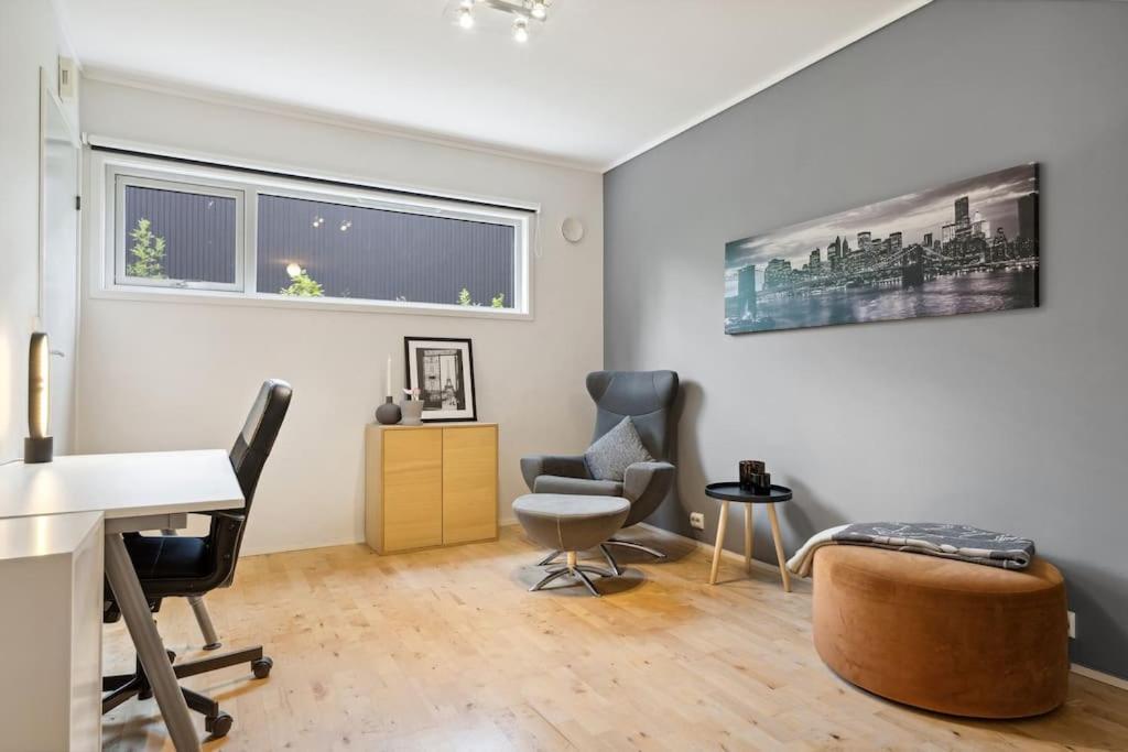 Modern residence and perfect location in Tromsø Carport