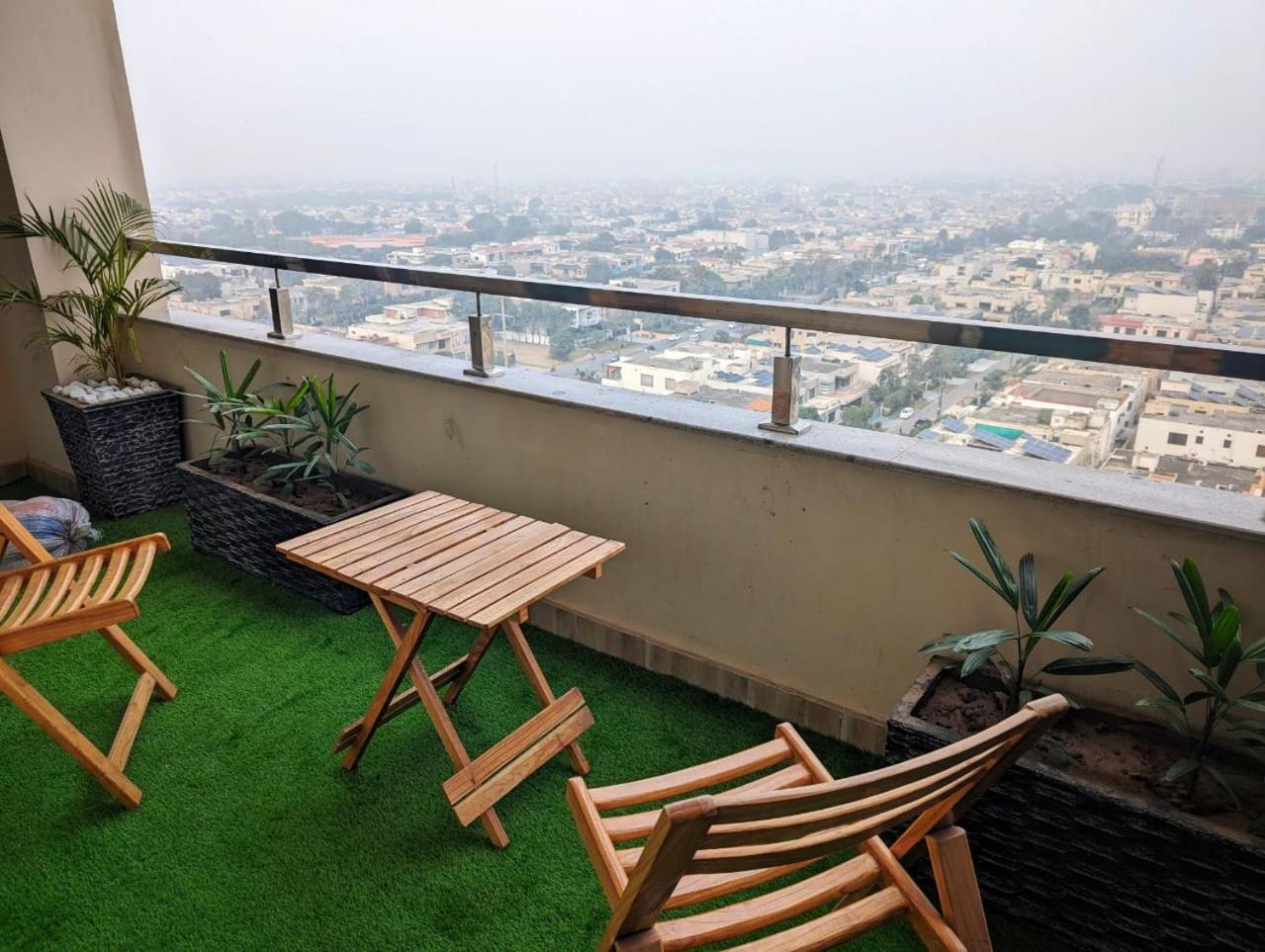 2-Bed Executive Suite - GoldCrest Mall And Residence view 3