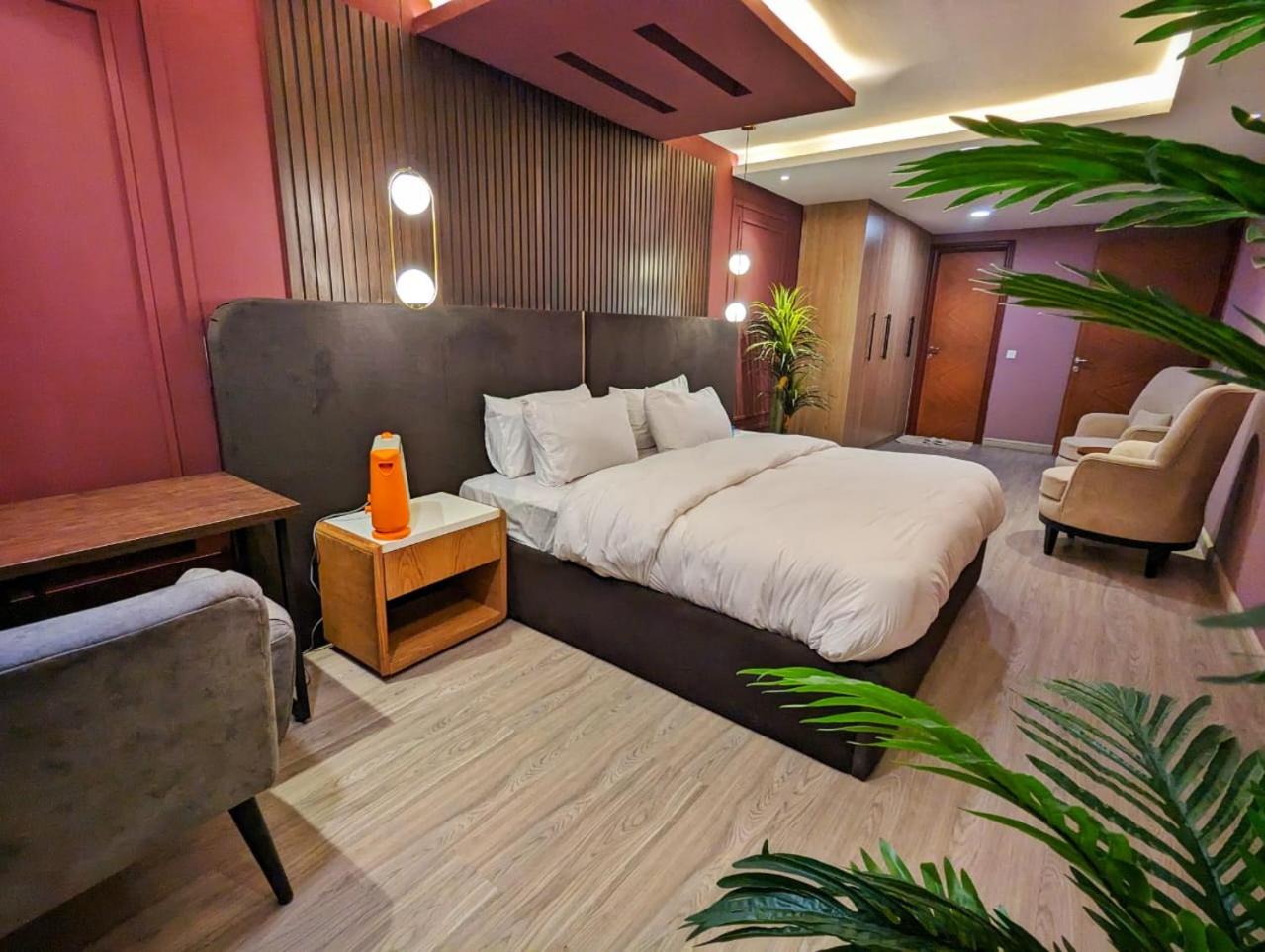 2-Bed Executive Suite - GoldCrest Mall And Residence view 2