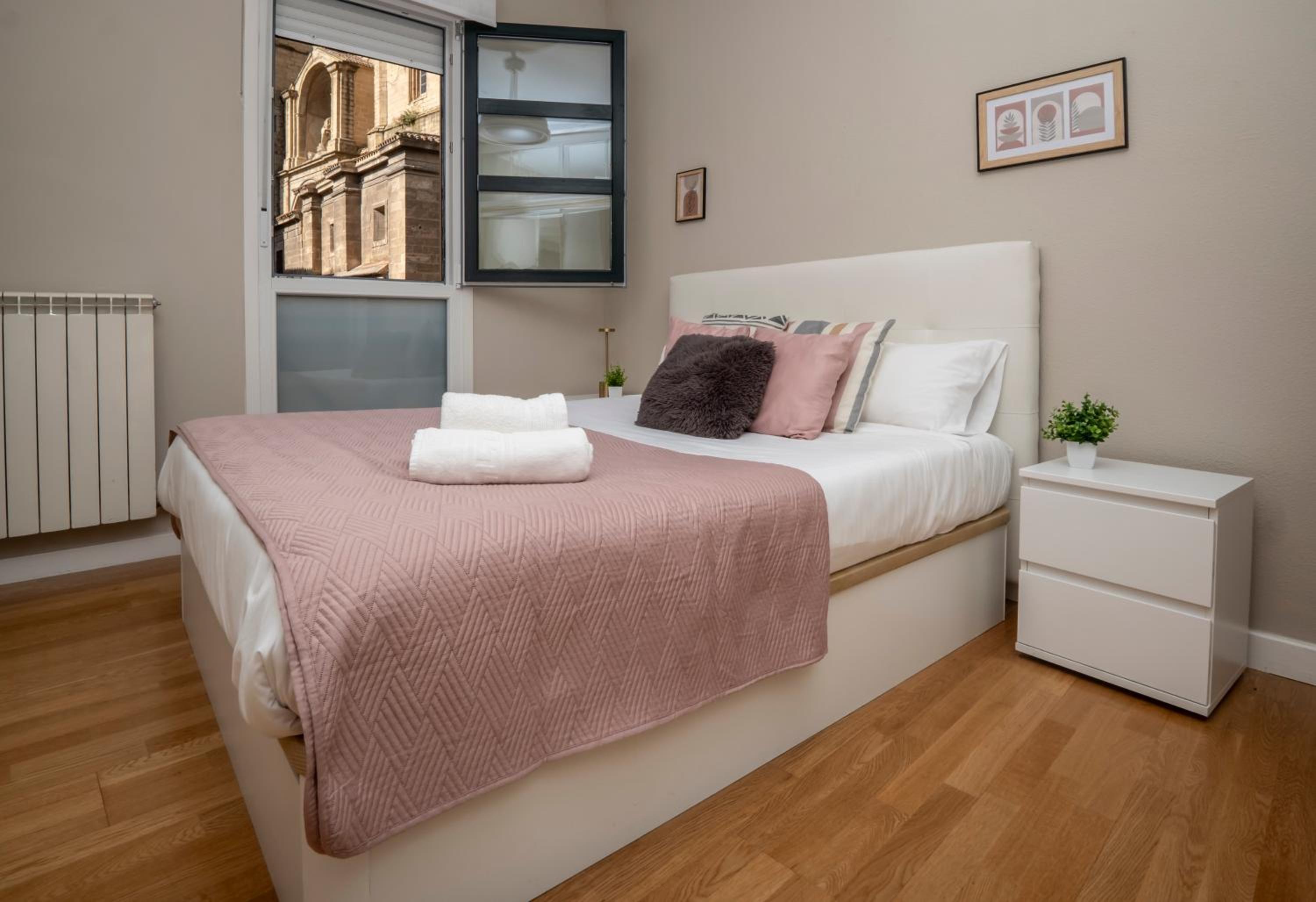 Santiago Tower Aire Ac casco antiguo By Apartamentos Logrono