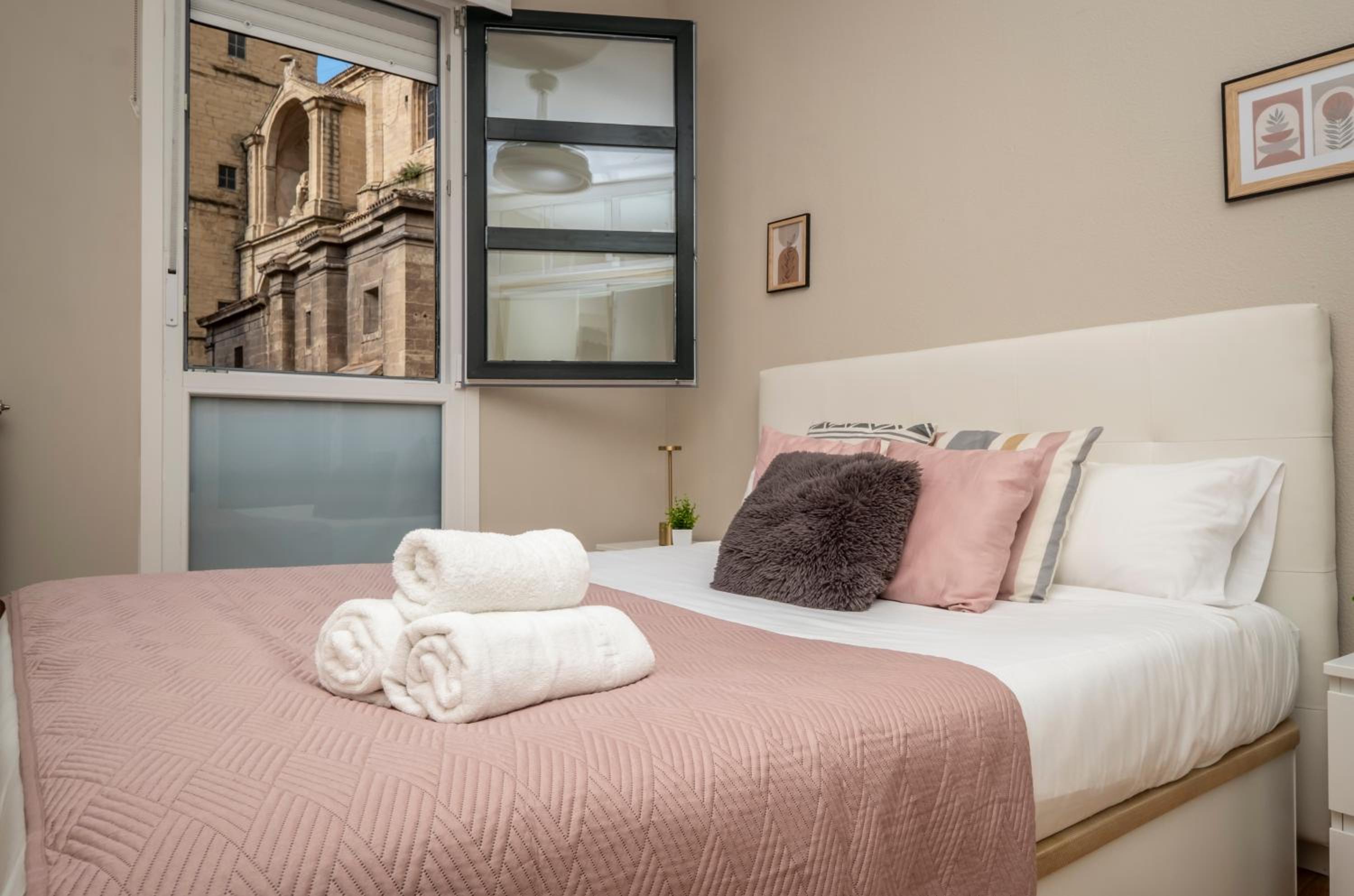 Santiago Tower Aire Ac casco antiguo By Apartamentos Logrono