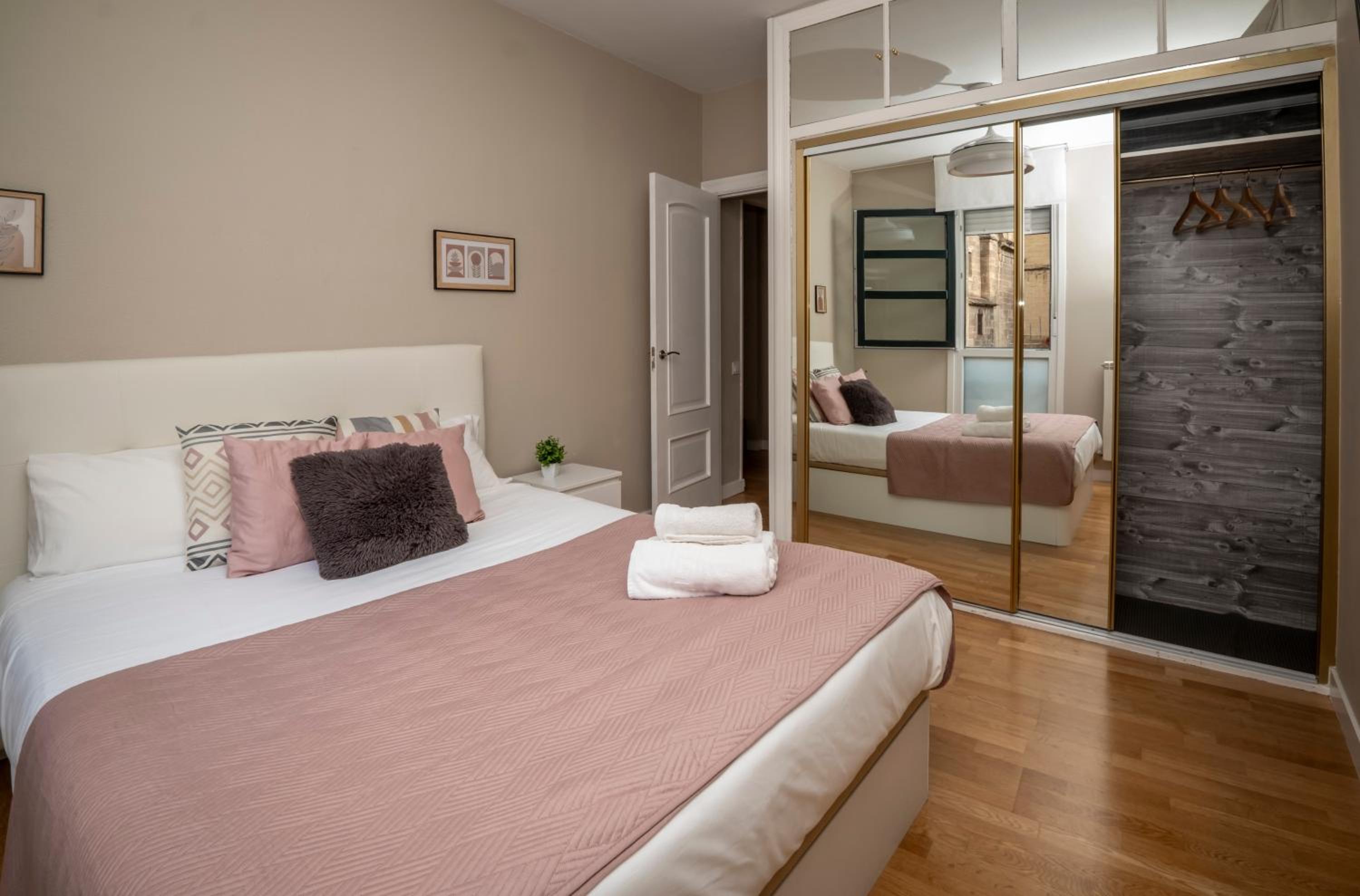 Santiago Tower Aire Ac casco antiguo By Apartamentos Logrono