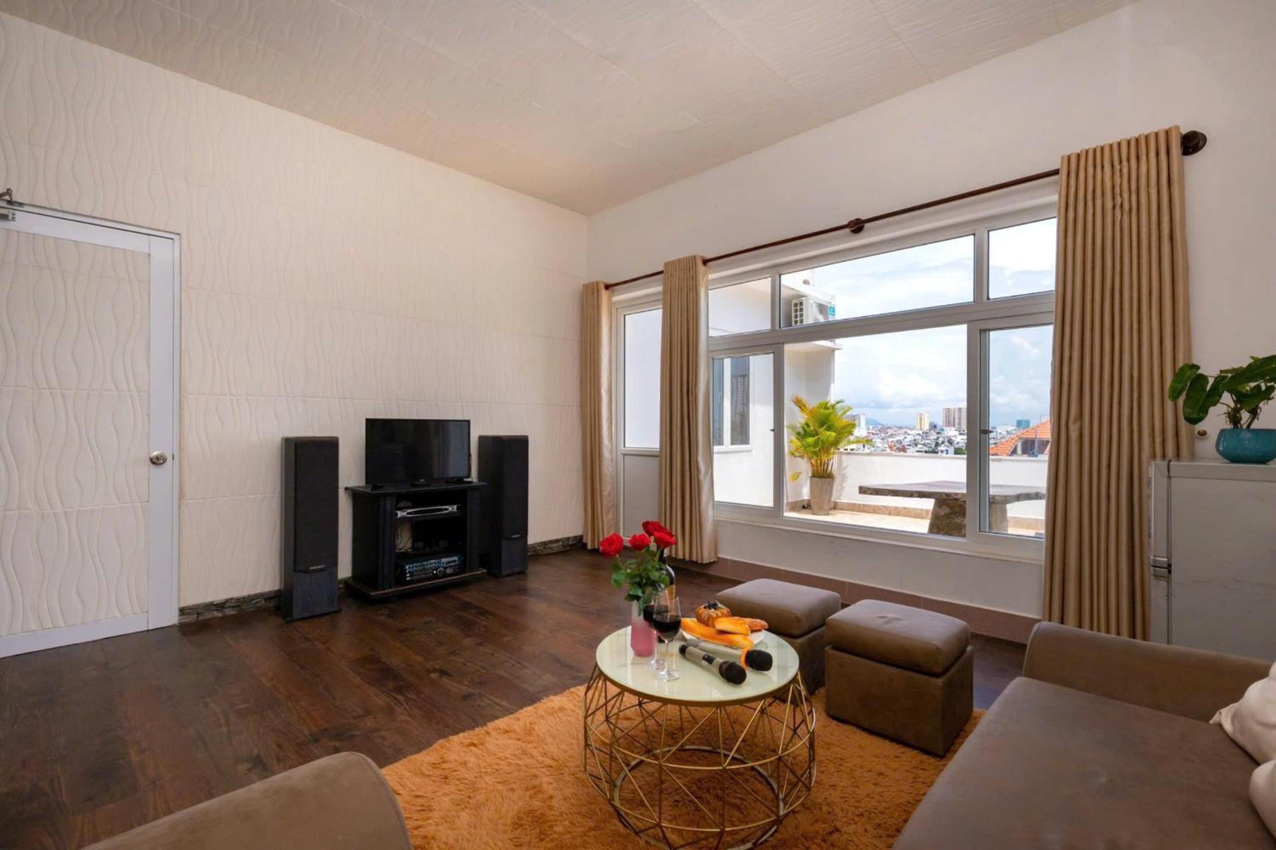 Villa Hồ Bơi Thoáng mát TRUNG TÂM CỘT CỜ view 5