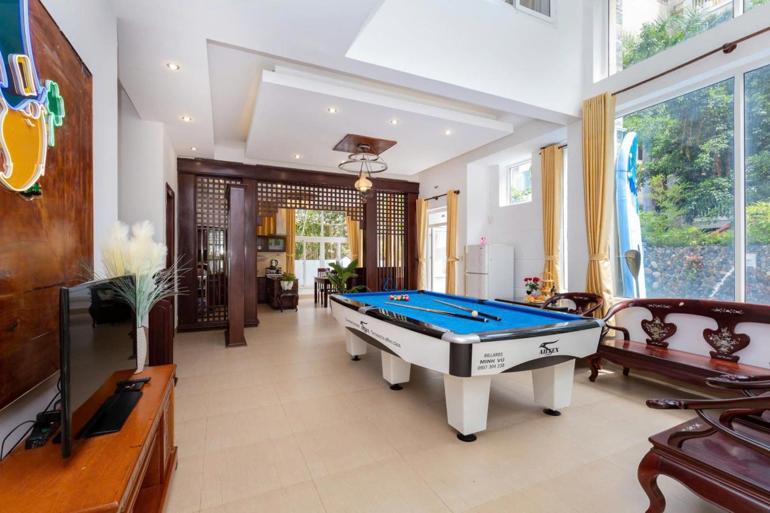 Villa Hồ Bơi Thoáng mát TRUNG TÂM CỘT CỜ view 3