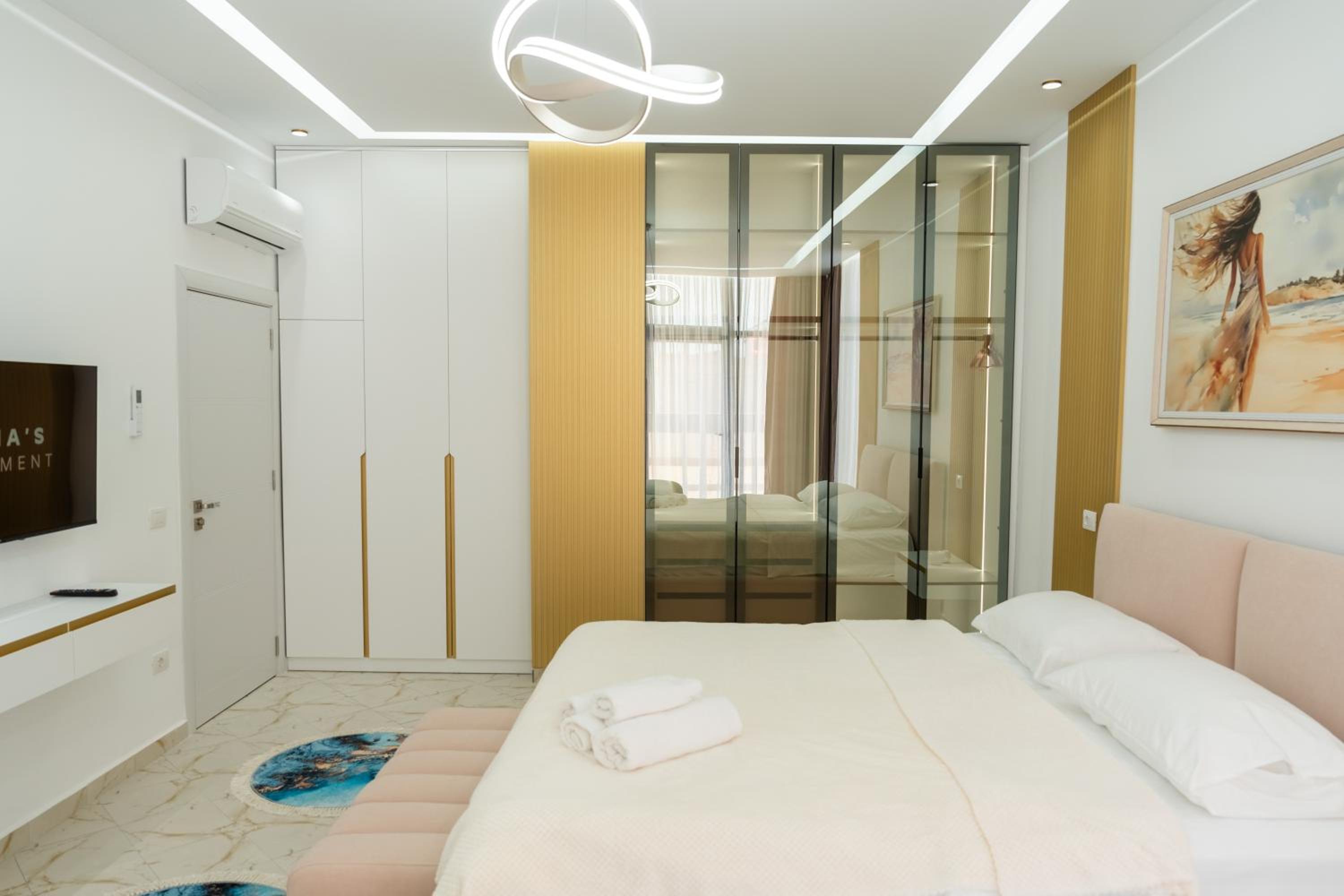 Maria's Apartments by SelectStay