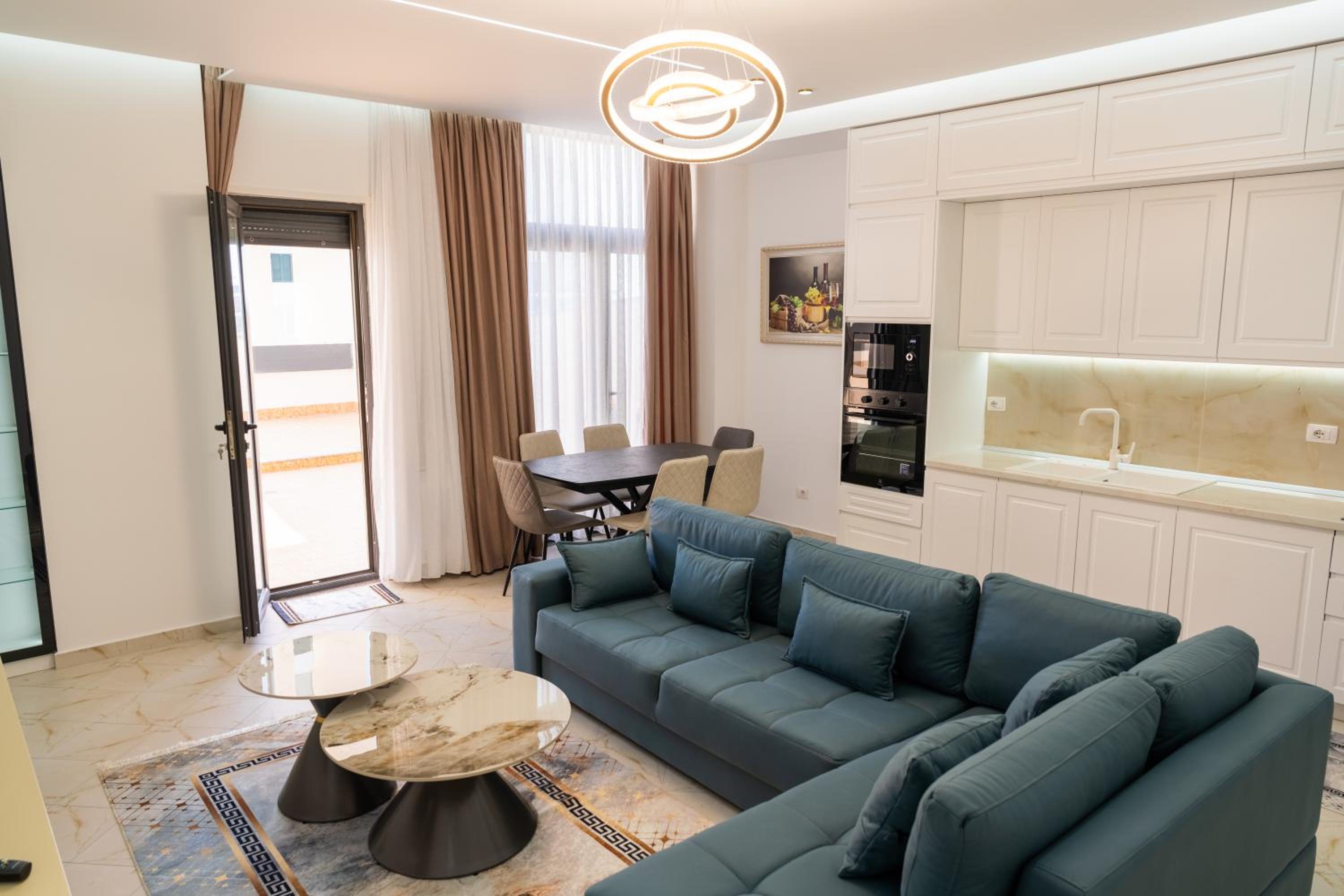Maria's Apartments by SelectStay